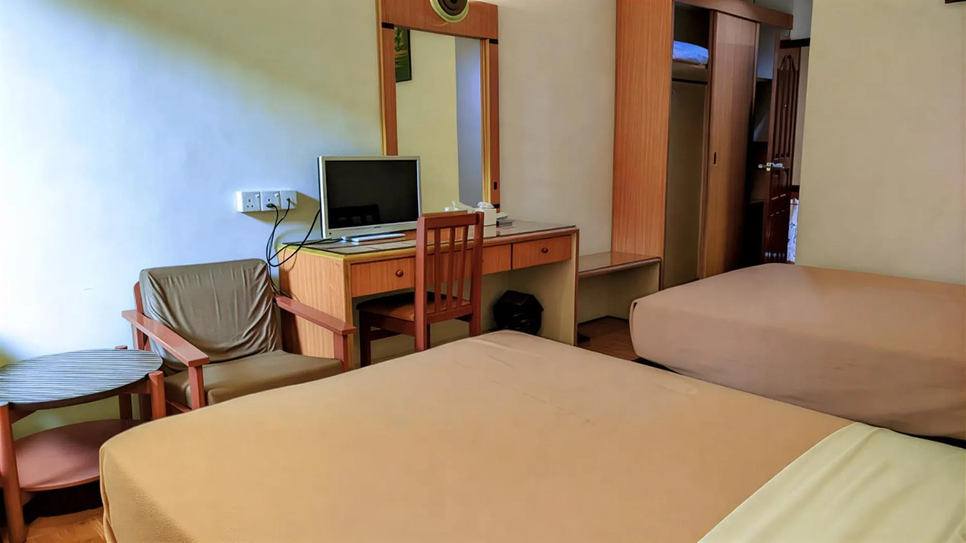 Bed in Paradise Hotel