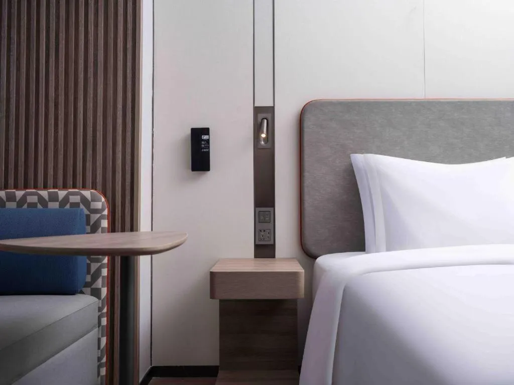 Bed in Holiday Inn Express Shanghai Hongqiao Linkong by IHG