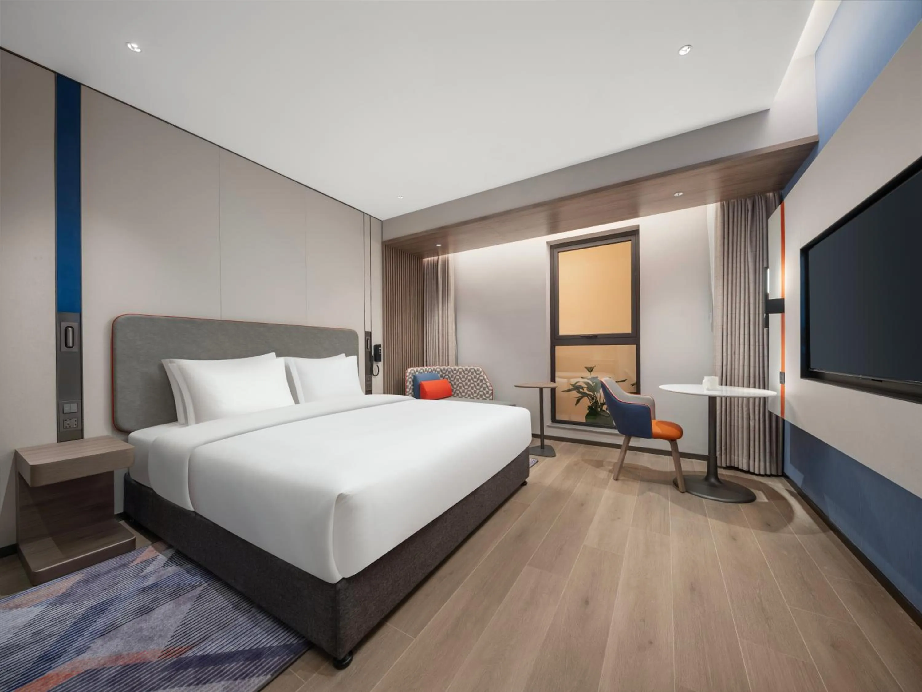 Bed in Holiday Inn Express Shanghai Hongqiao Linkong by IHG