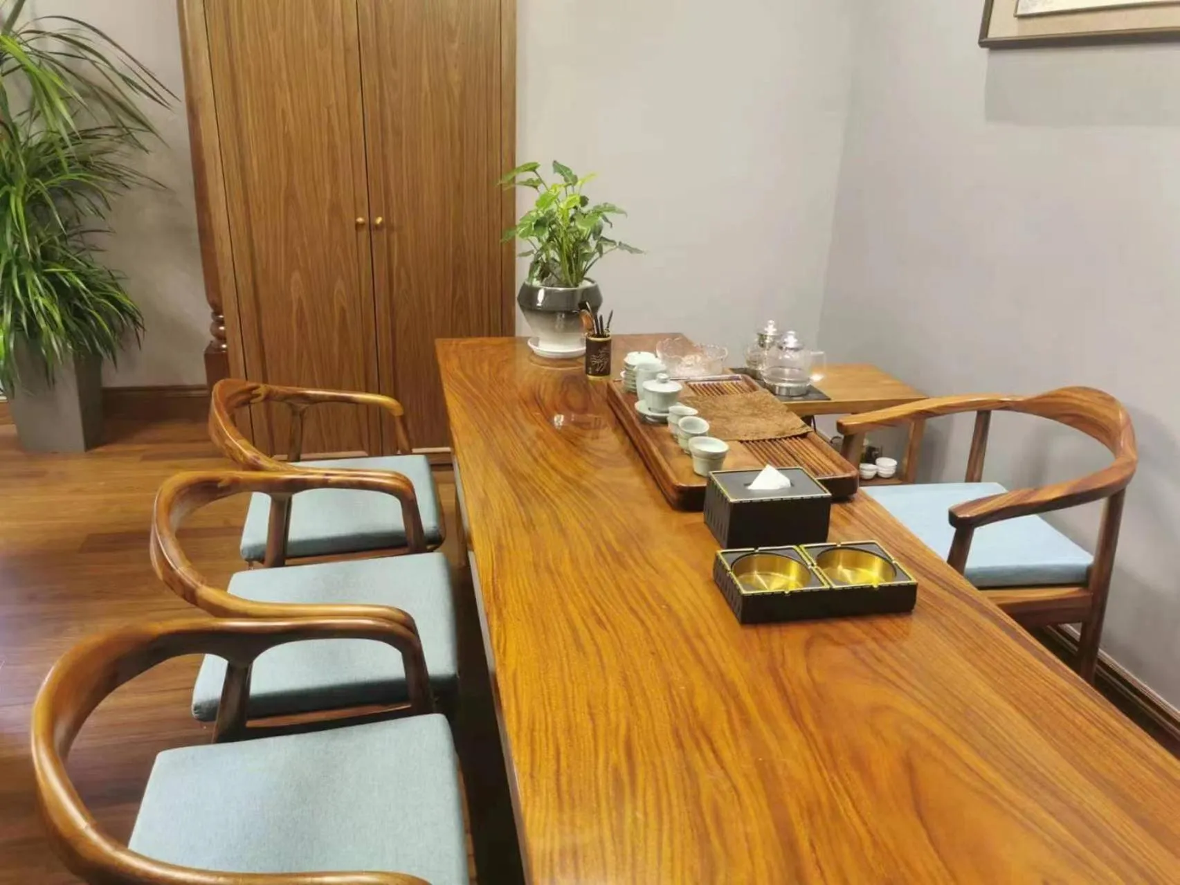 Restaurant/places to eat in Holiday Inn Express Shanghai Hongqiao Linkong by IHG