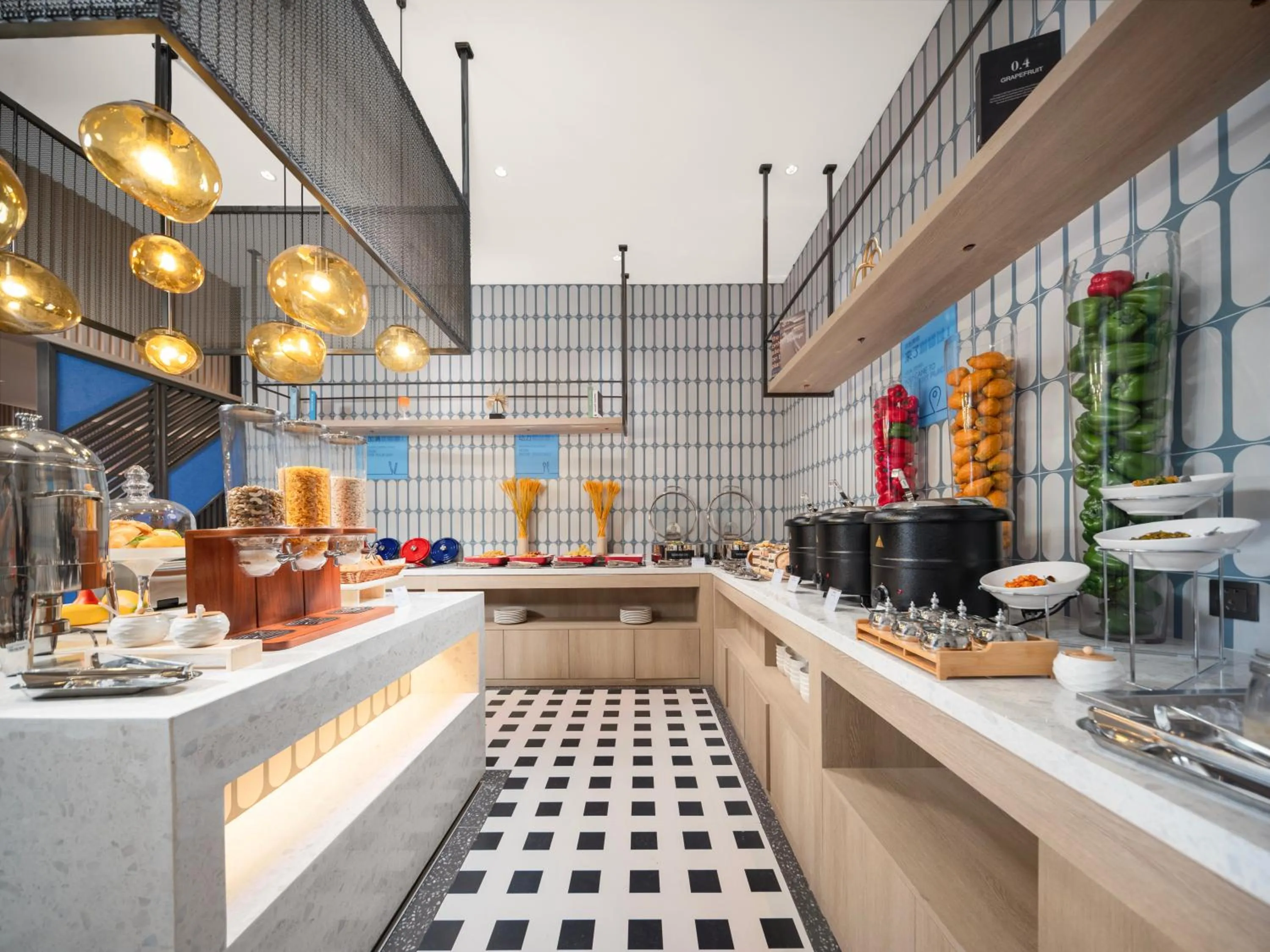 Buffet breakfast in Holiday Inn Express Shanghai Hongqiao Linkong by IHG