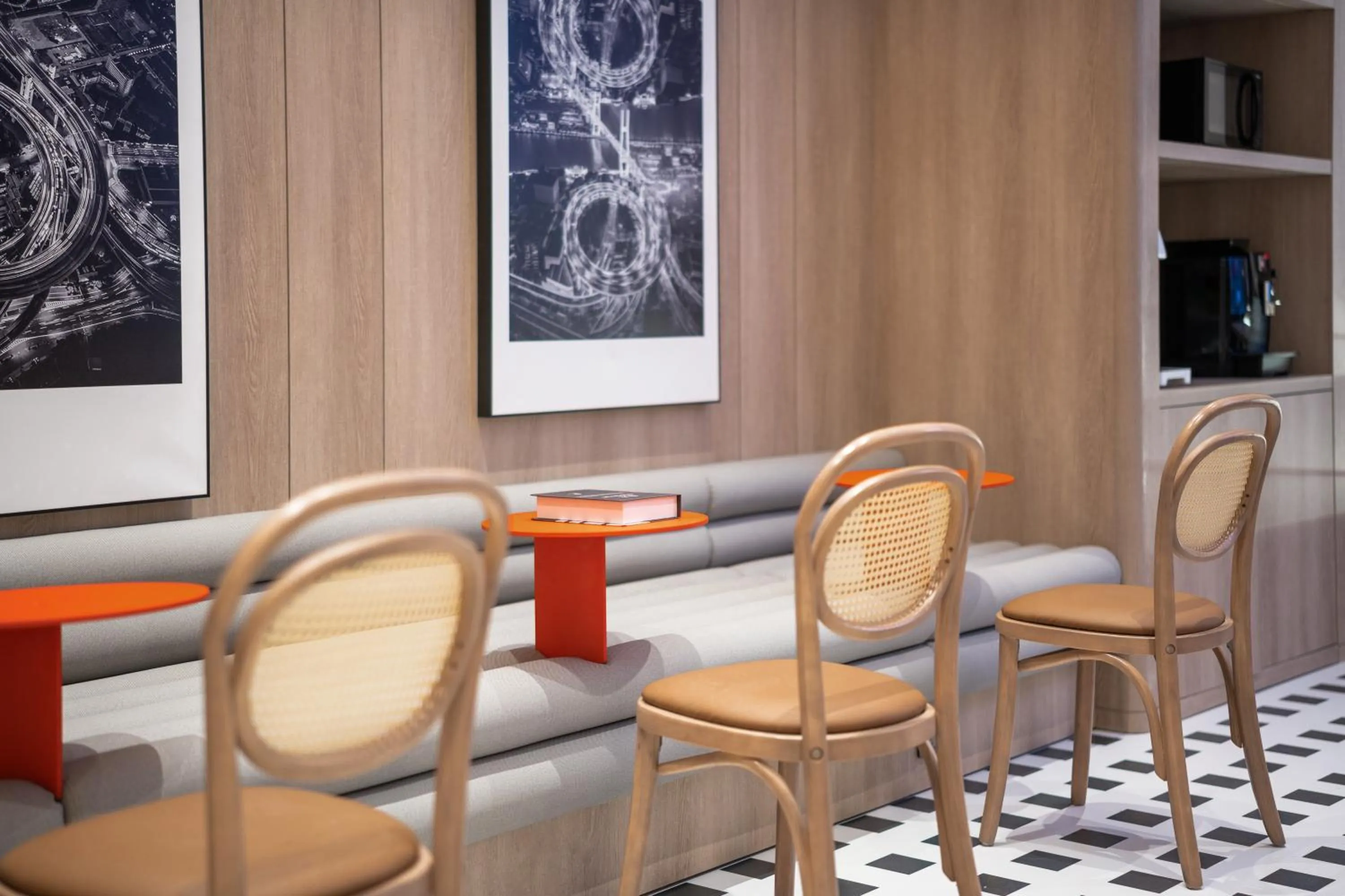 Restaurant/places to eat in Holiday Inn Express Shanghai Hongqiao Linkong by IHG