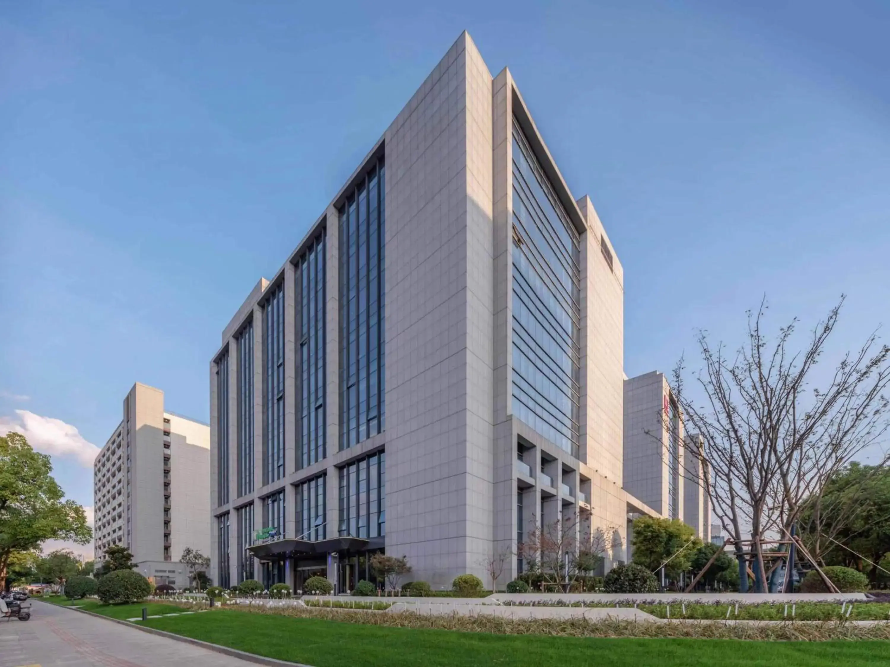 Property building in Holiday Inn Express Shanghai Hongqiao Linkong by IHG Property building in Holiday Inn Express Shanghai Hongqiao Linkong by IHG