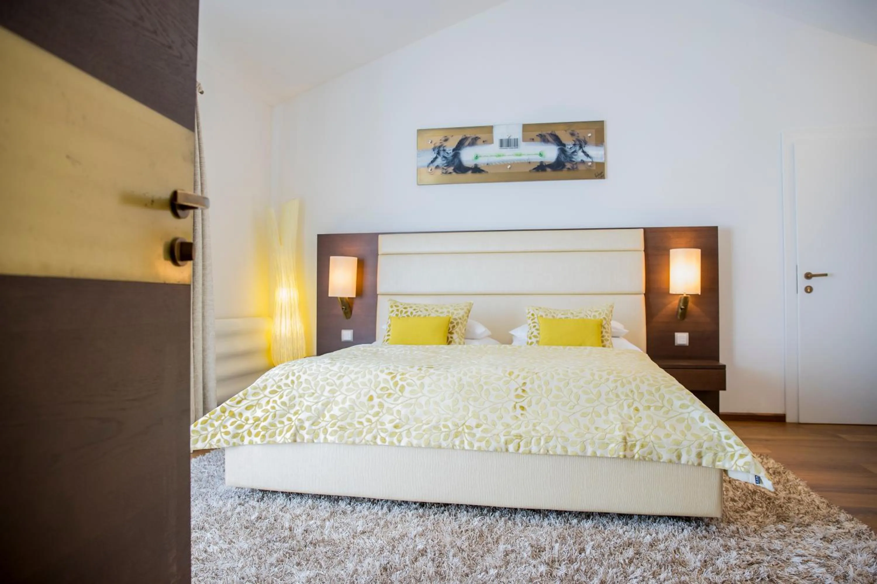 Photo of the whole room, Bed in Iris Porsche Hotel & Restaurant