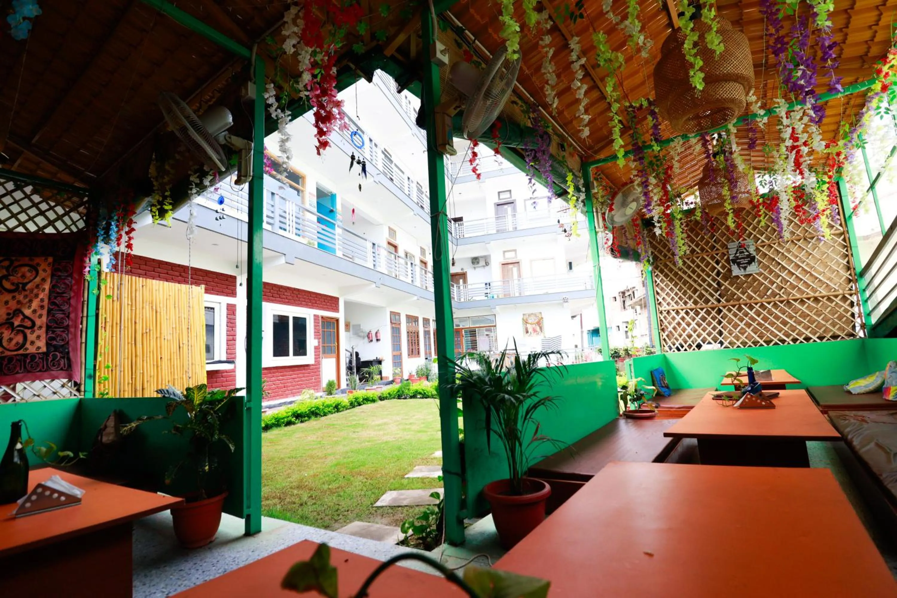 Restaurant/places to eat in Manzil Hostel