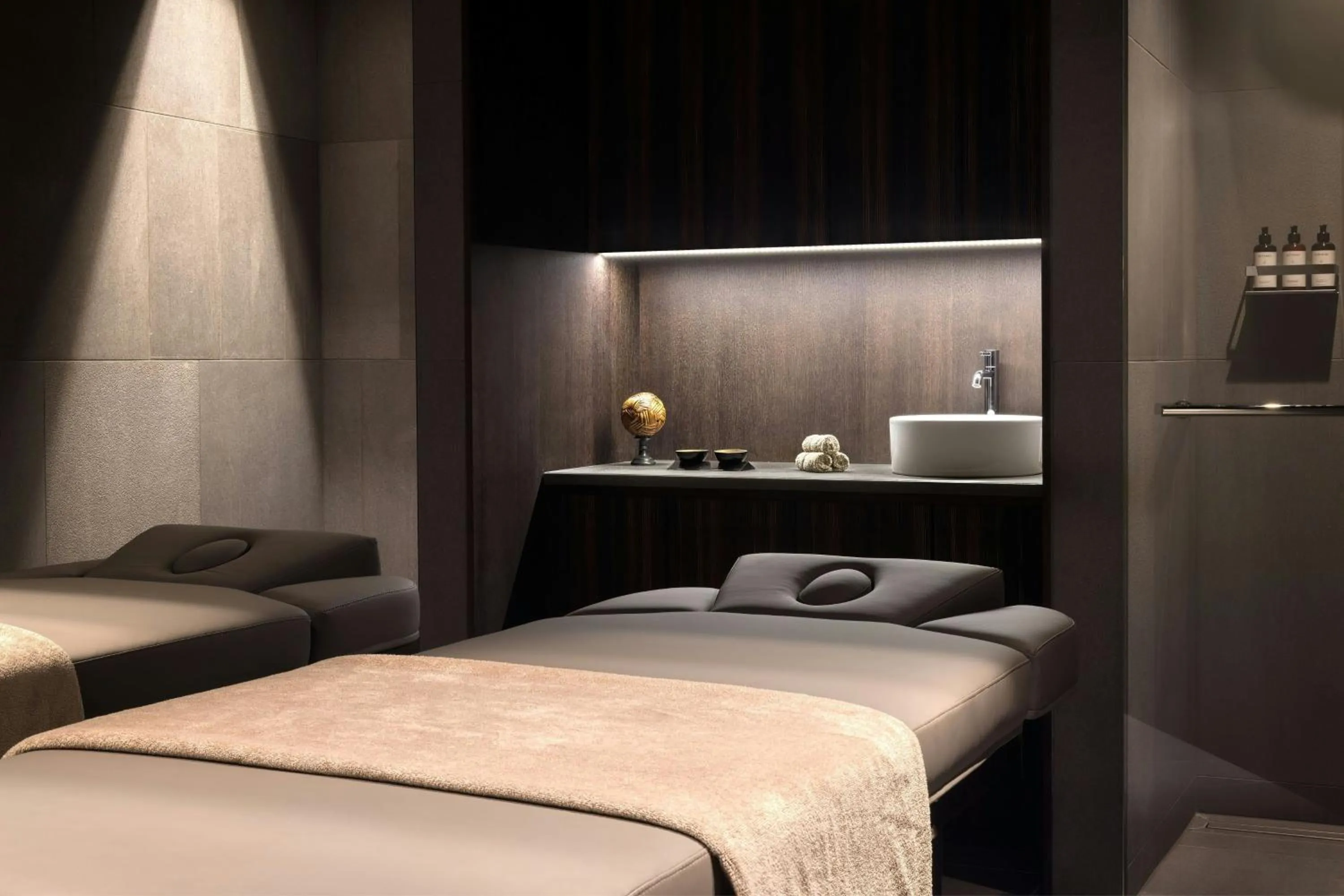 Spa and wellness centre/facilities, Bed in Dorothea Hotel, Budapest, Autograph Collection