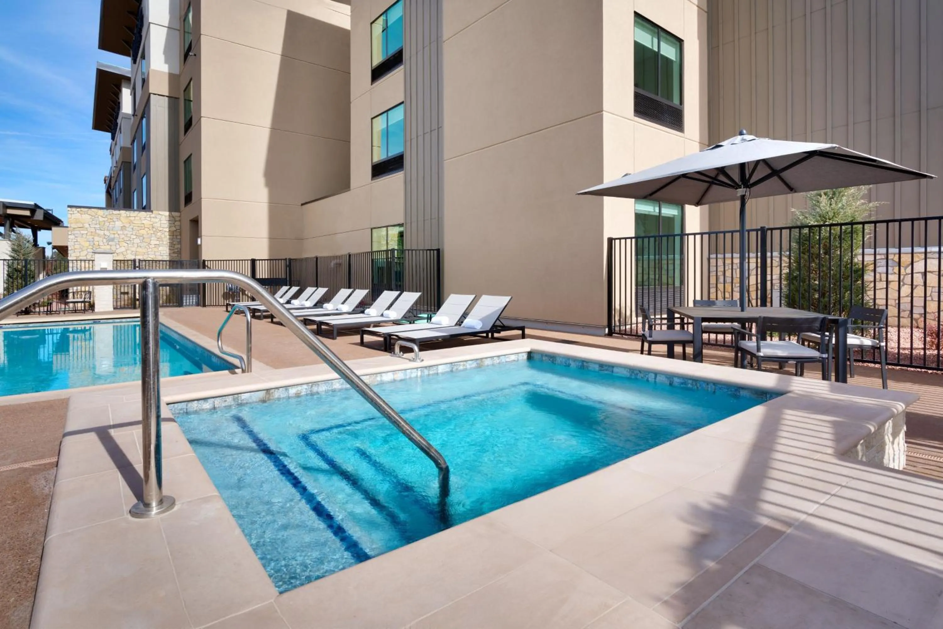 Area and facilities in TownePlace Suites by Marriott Show Low