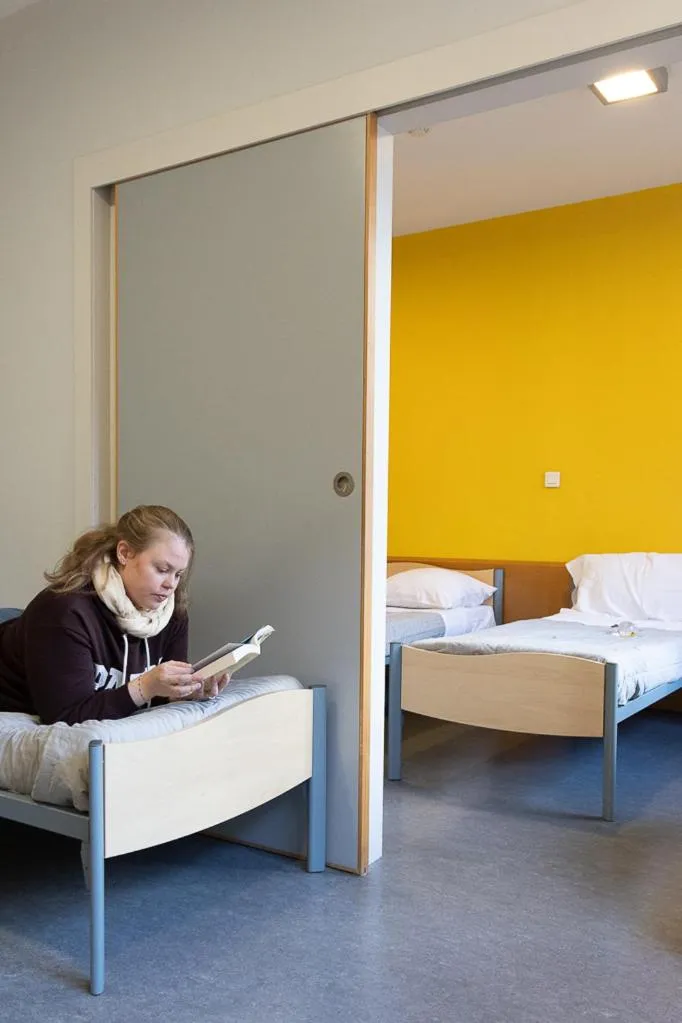 Bedroom, Bed in Youth Hostel van Gogh