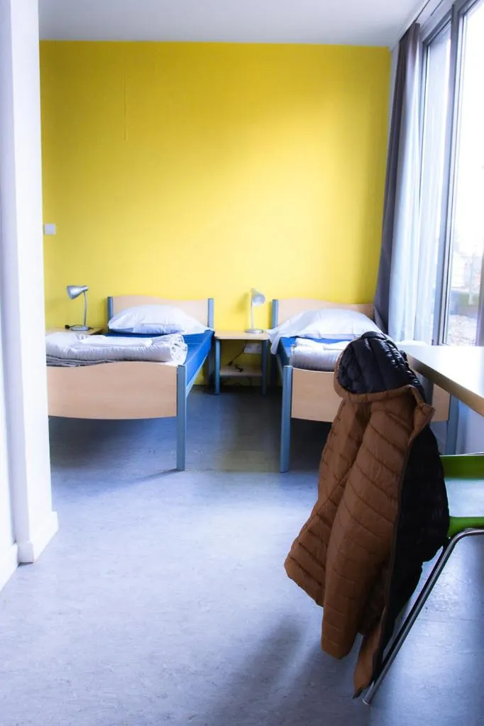 Bedroom, Bed in Youth Hostel van Gogh