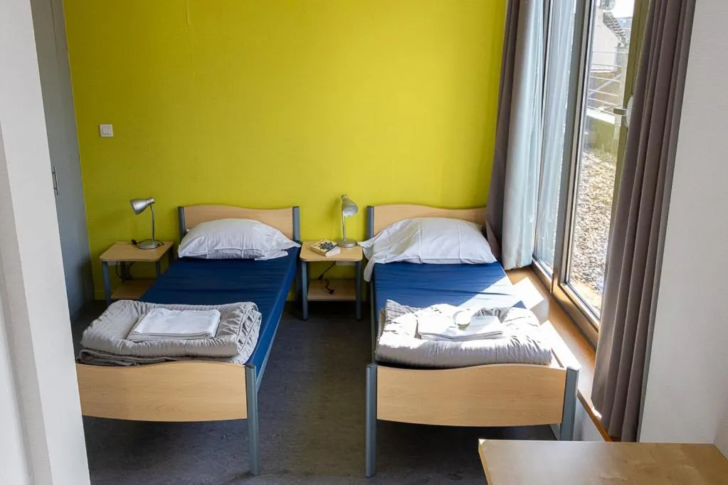 Bedroom, Bed in Youth Hostel van Gogh