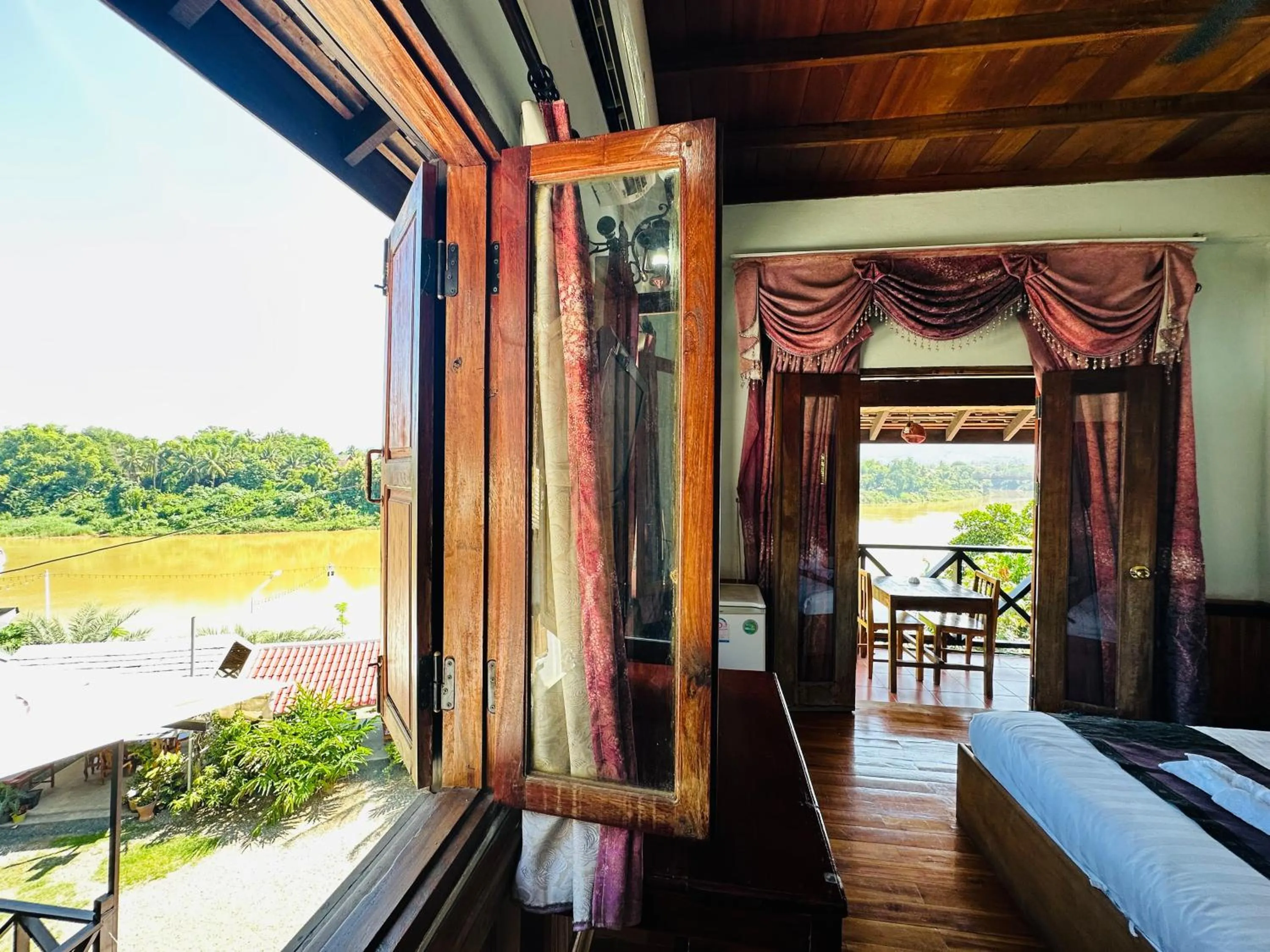 Patio in Kingkham Riverside Hotel