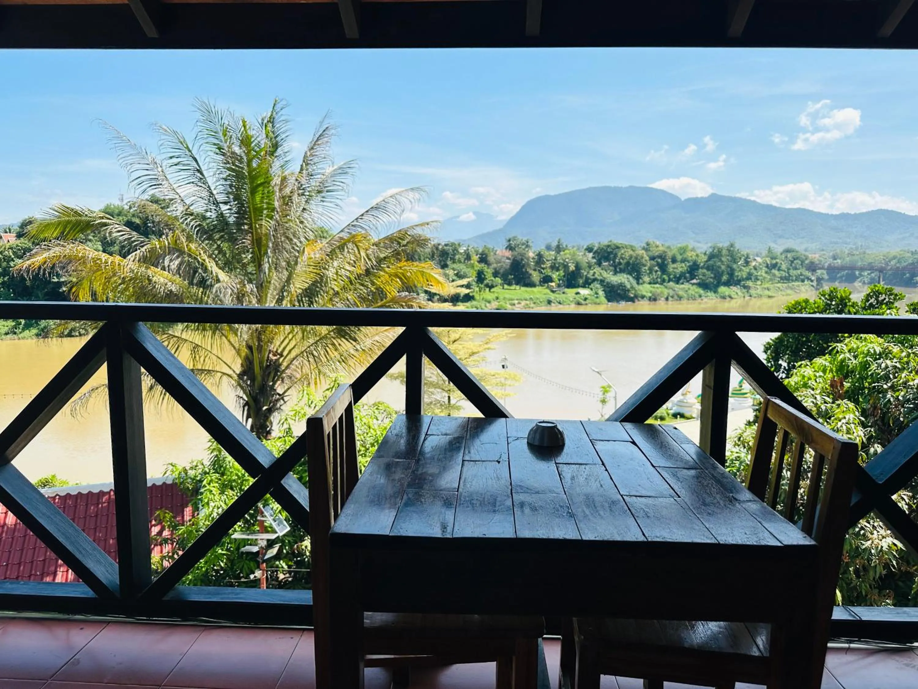 Patio in Kingkham Riverside Hotel