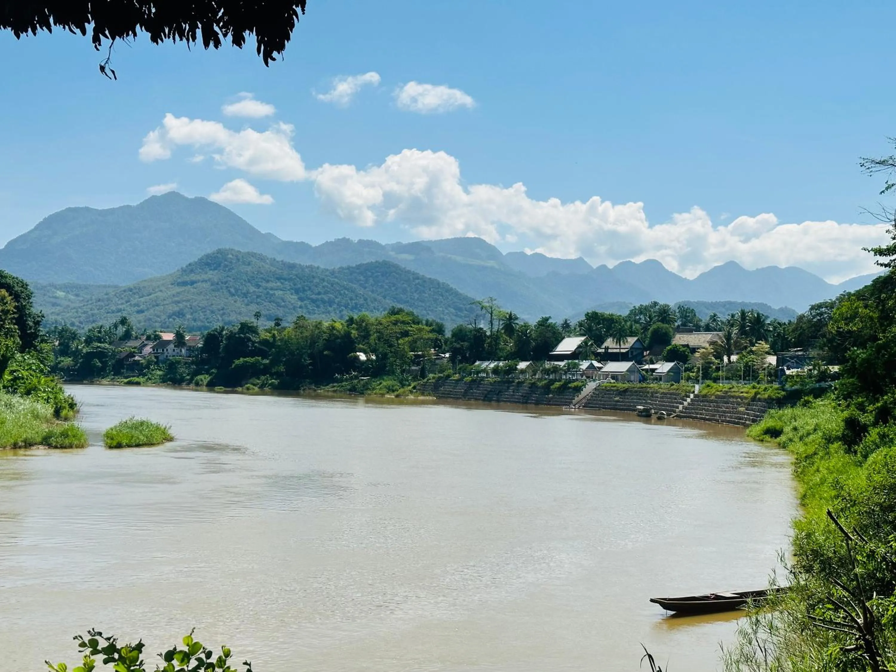 Nearby landmark in Kingkham Riverside Hotel
