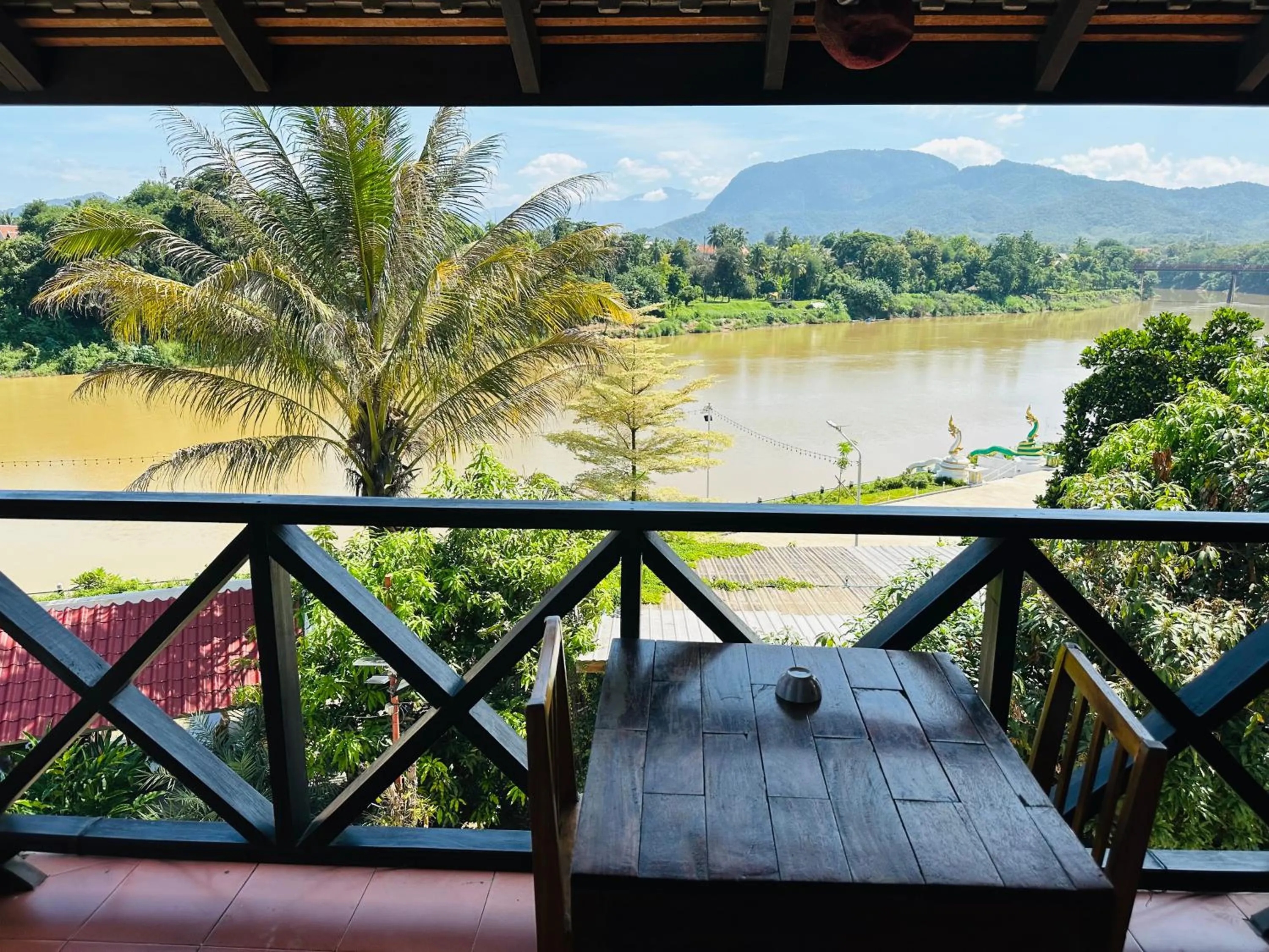 Patio in Kingkham Riverside Hotel