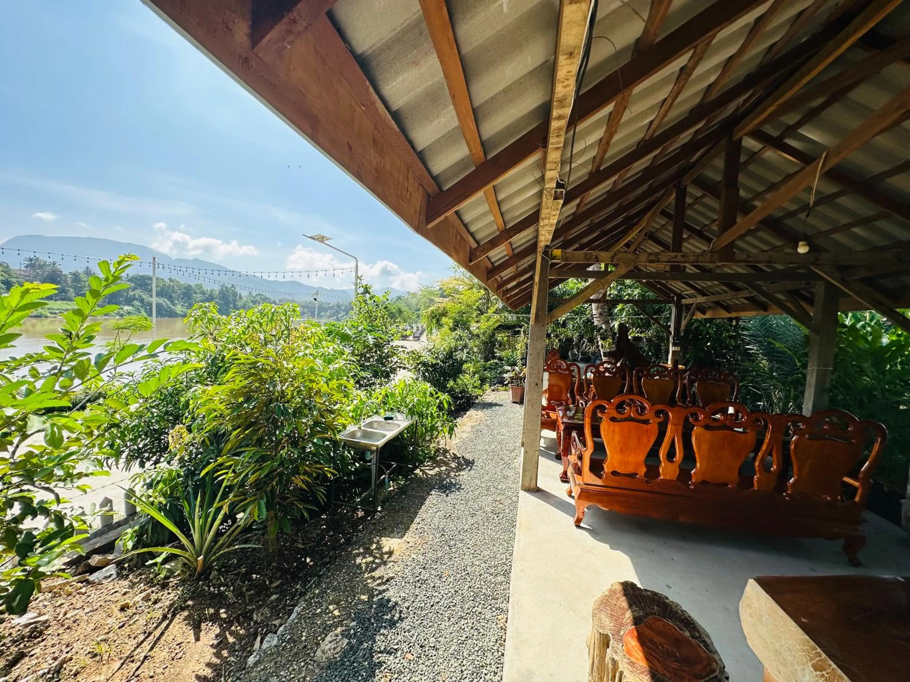 Patio in Kingkham Riverside Hotel