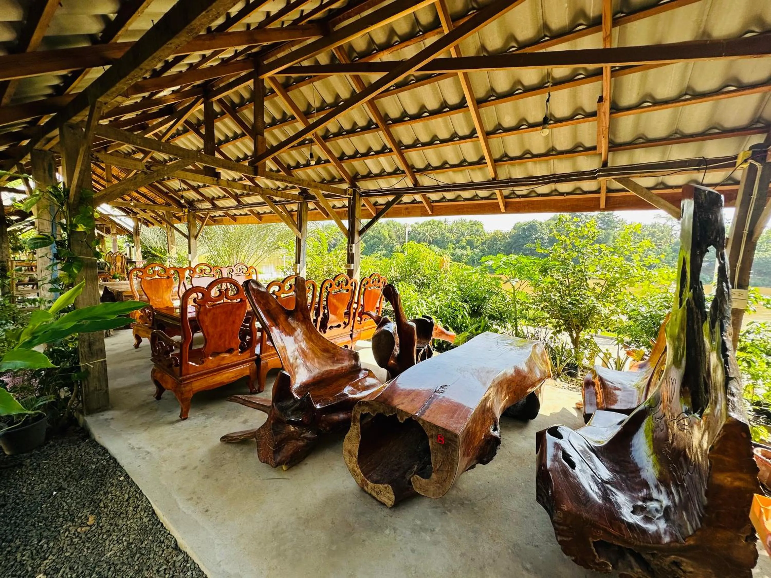Patio in Kingkham Riverside Hotel