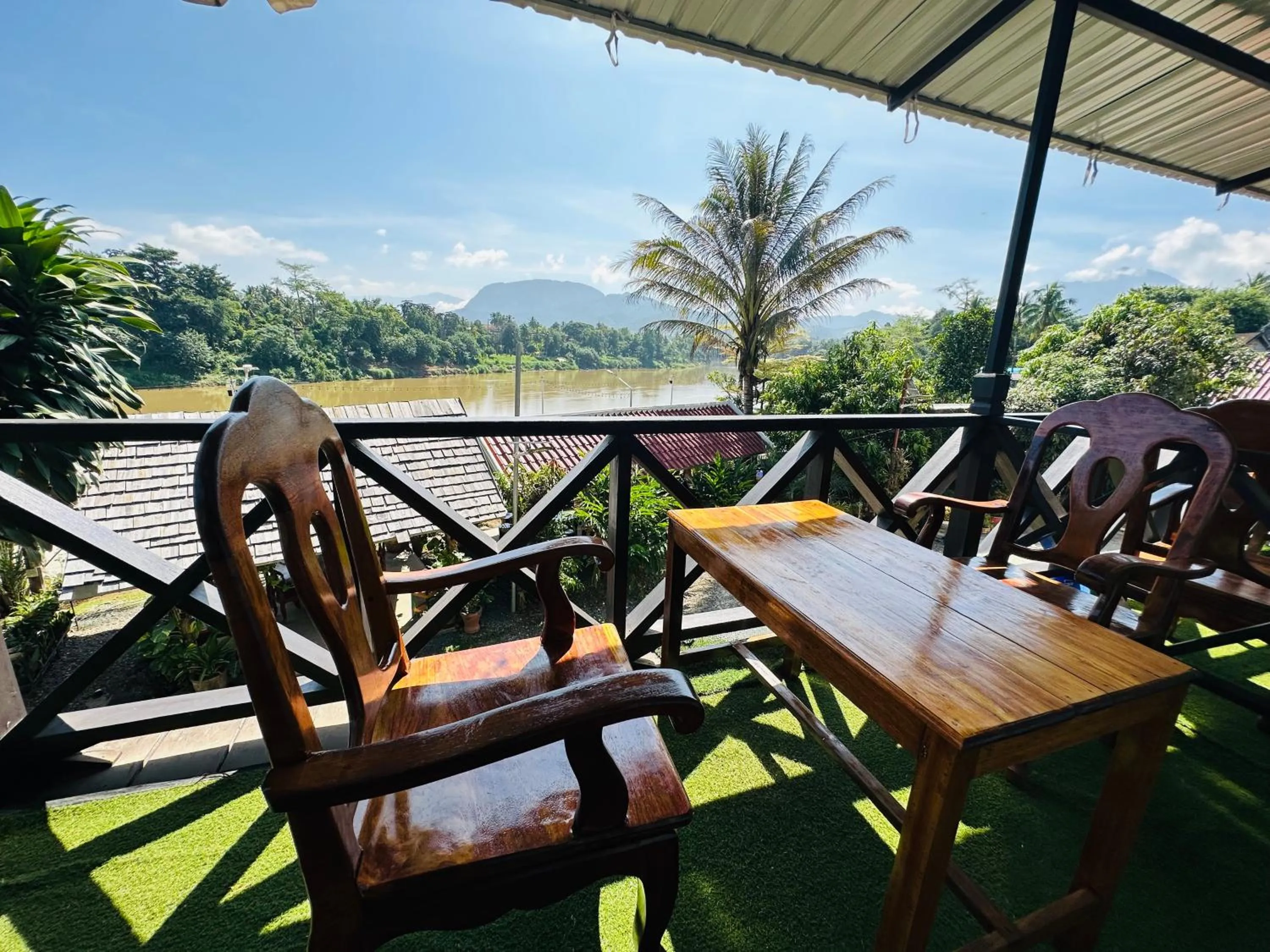 Patio in Kingkham Riverside Hotel