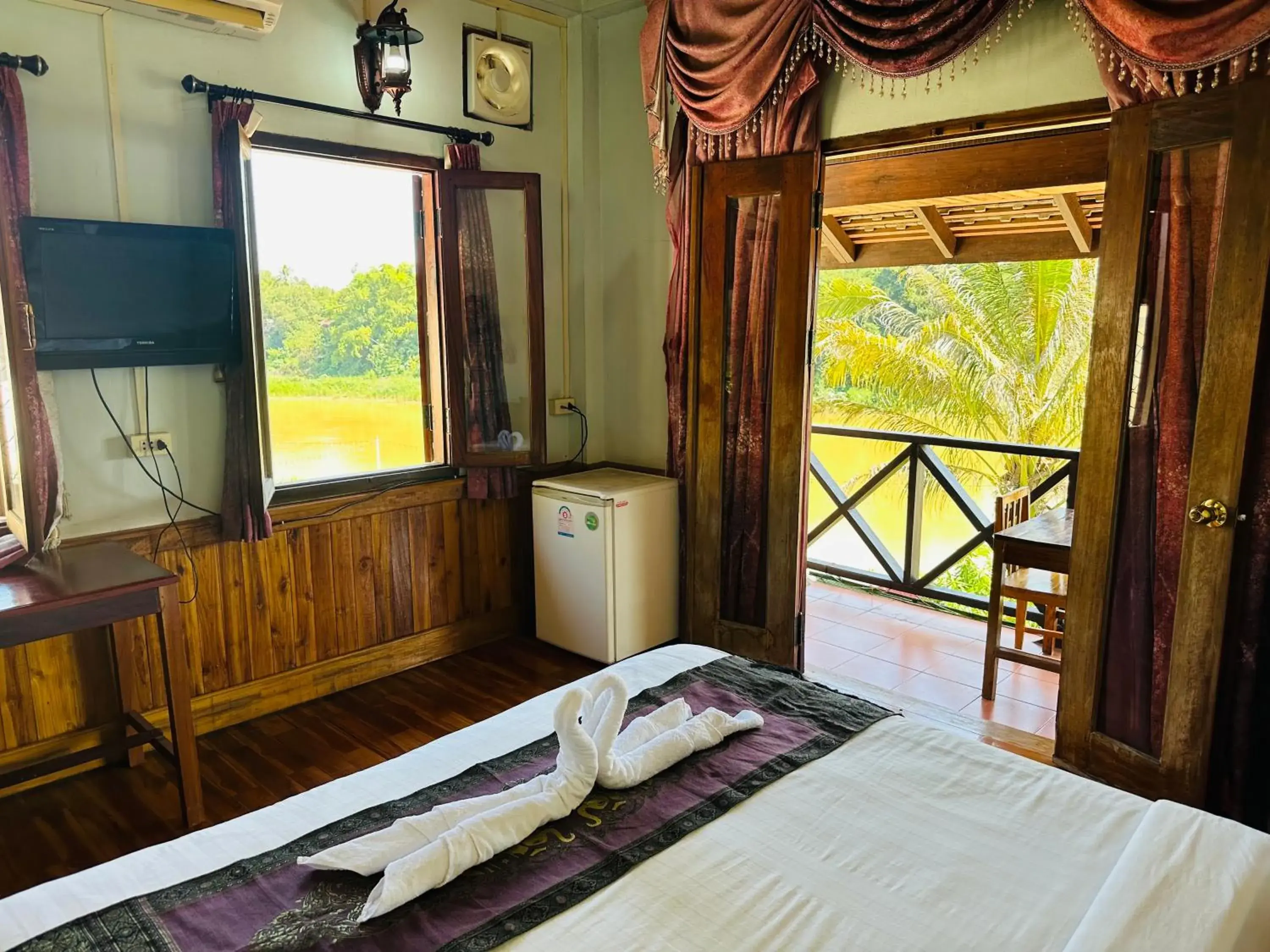 Bed in Kingkham Riverside Hotel Bed in Kingkham Riverside Hotel