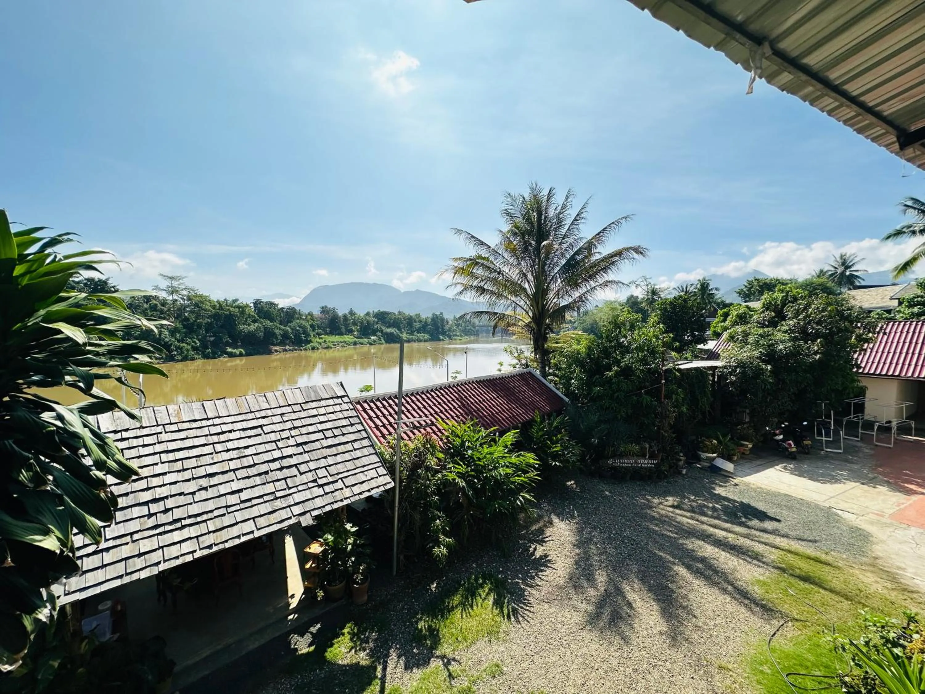 Spring in Kingkham Riverside Hotel