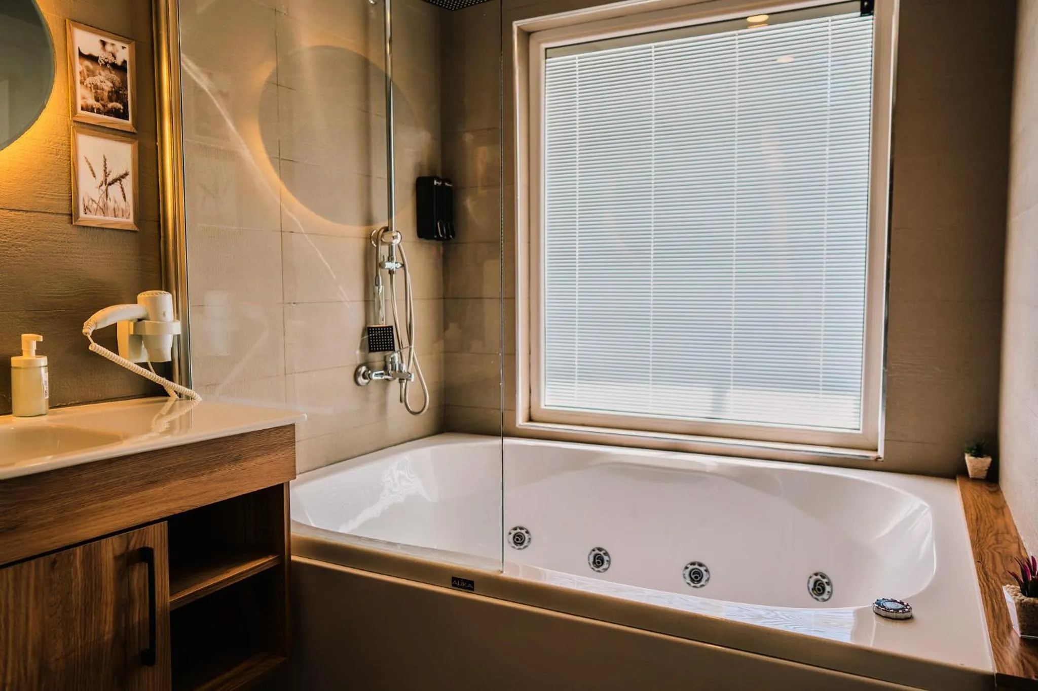 Hot Tub in Taksim Santa Lucia Hotel