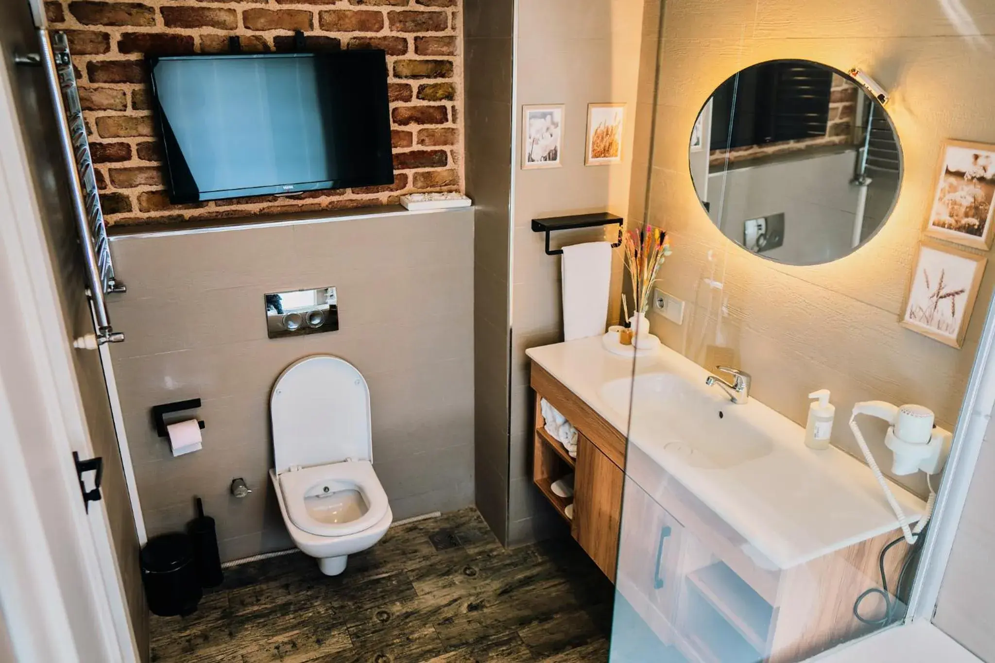 Toilet in Taksim Santa Lucia Hotel Toilet in Taksim Santa Lucia Hotel