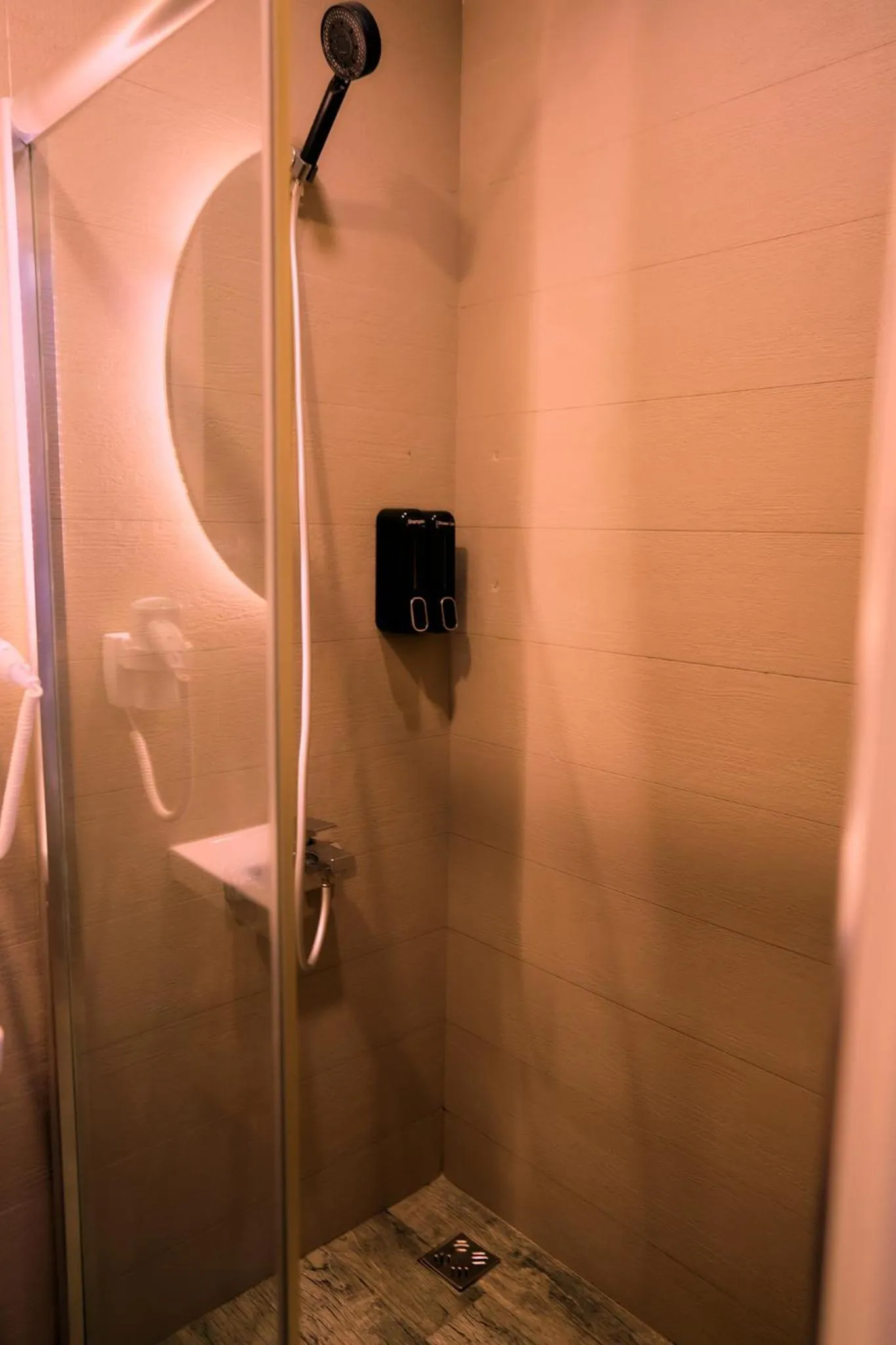 Shower in Taksim Santa Lucia Hotel