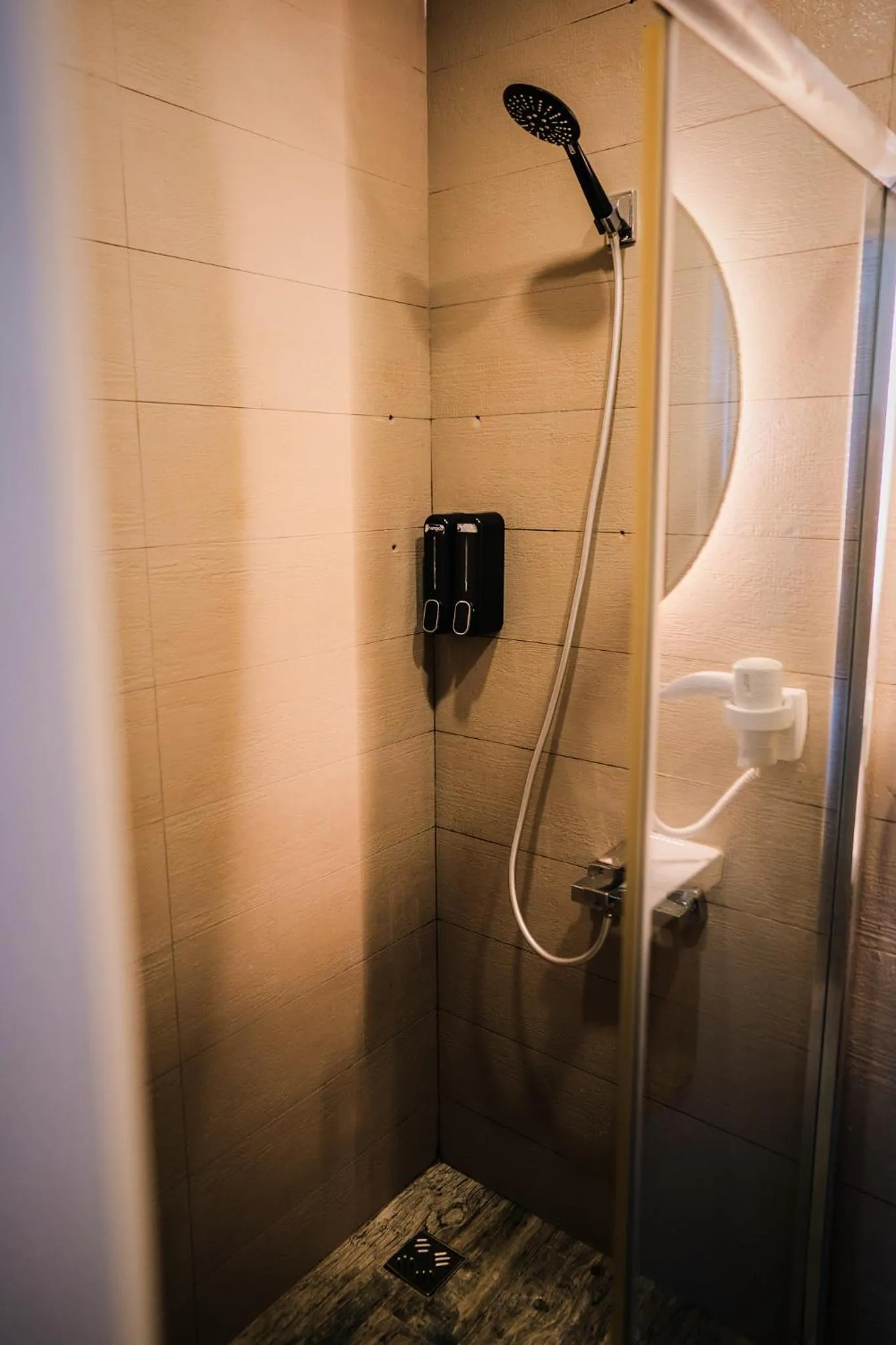 Shower in Taksim Santa Lucia Hotel