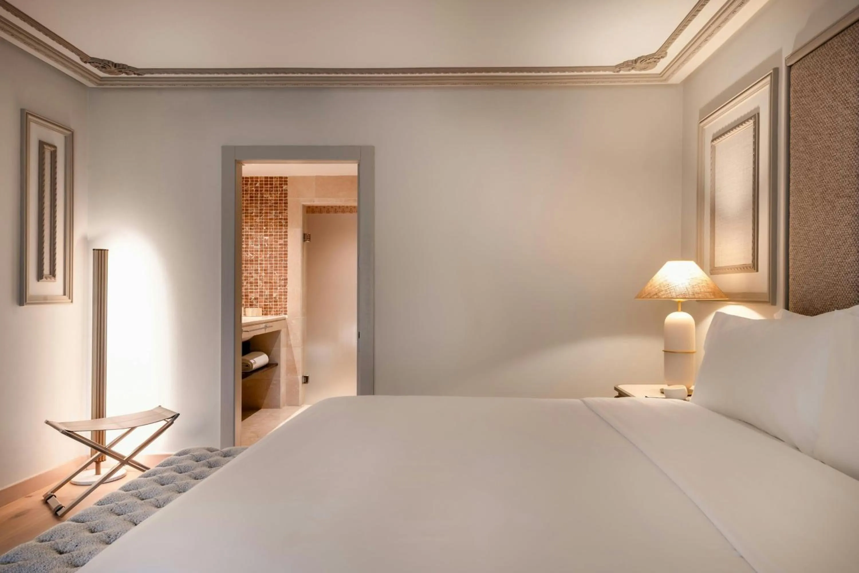 Photo of the whole room, Bed in Grand Hotel Las Dunas, Autograph Collection