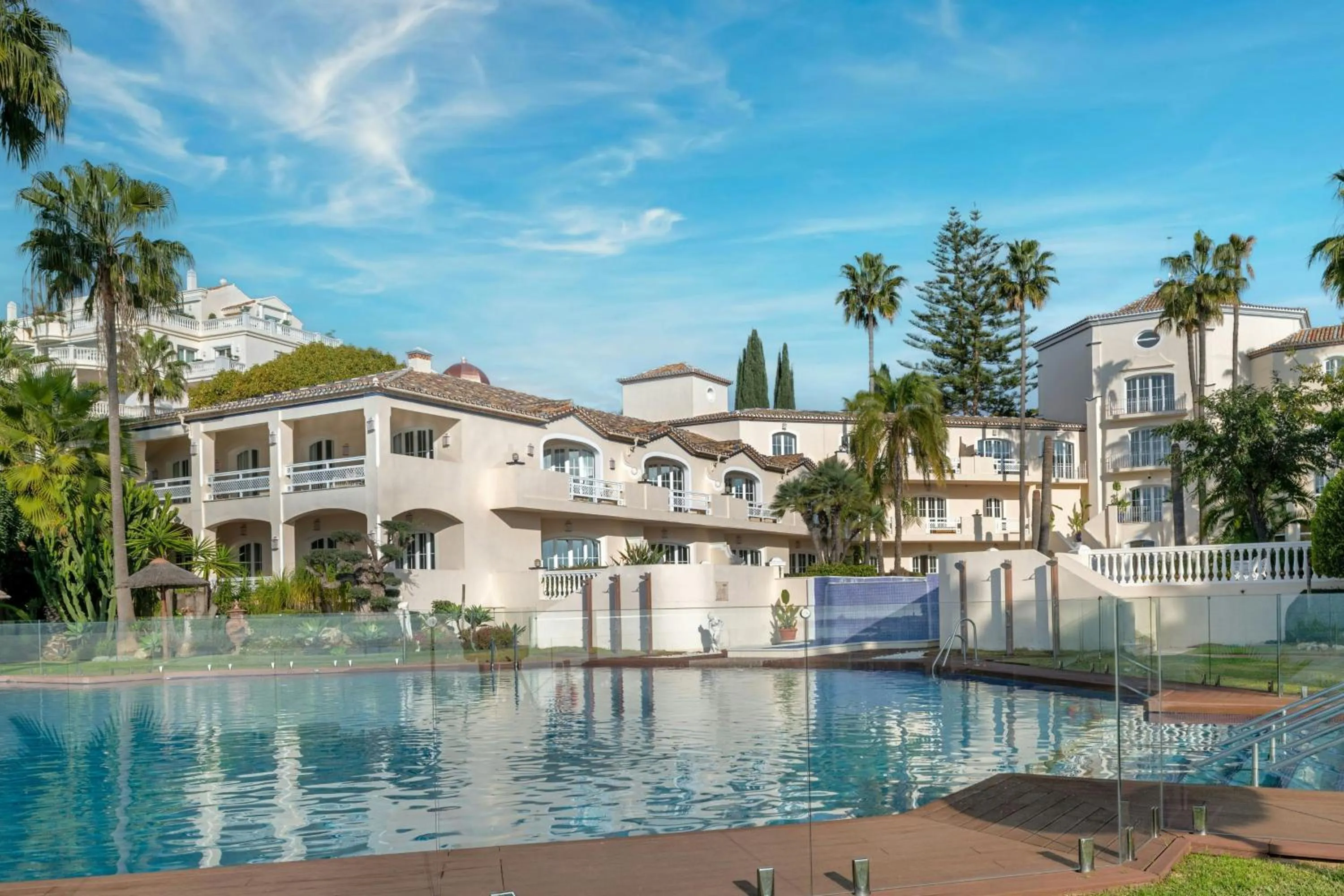 Swimming pool in Grand Hotel Las Dunas, Autograph Collection