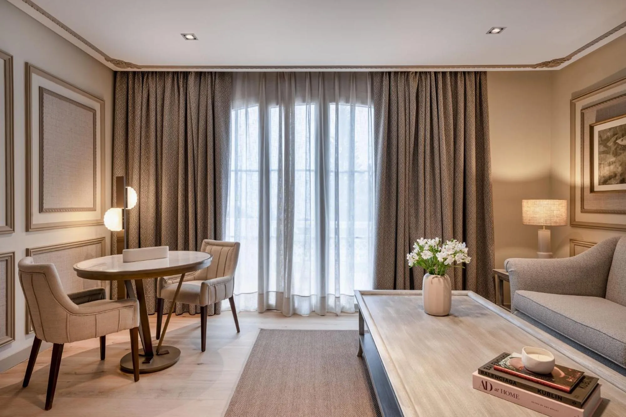 Living room, Bed in Grand Hotel Las Dunas