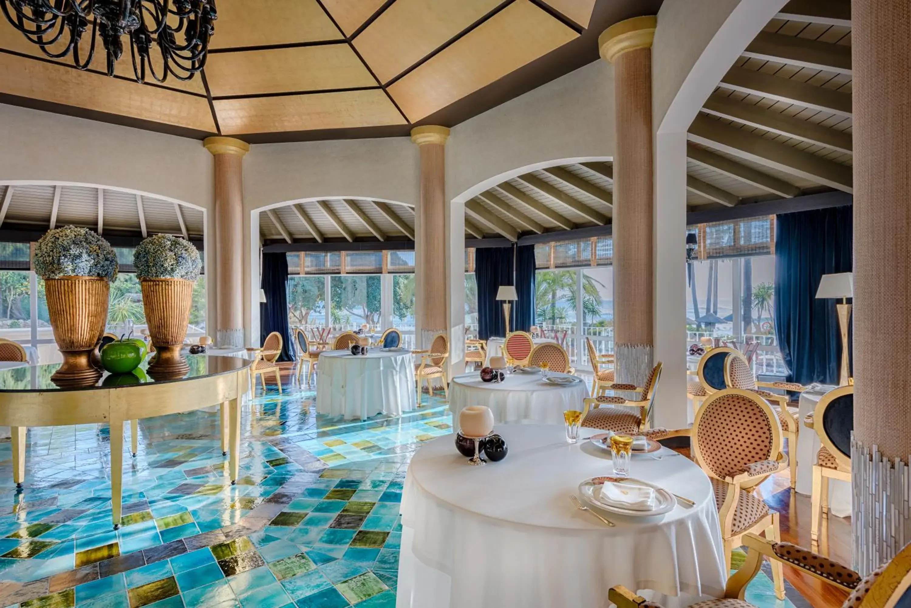 Property building in Las Dunas Grand Luxury Property building in Las Dunas Grand Luxury