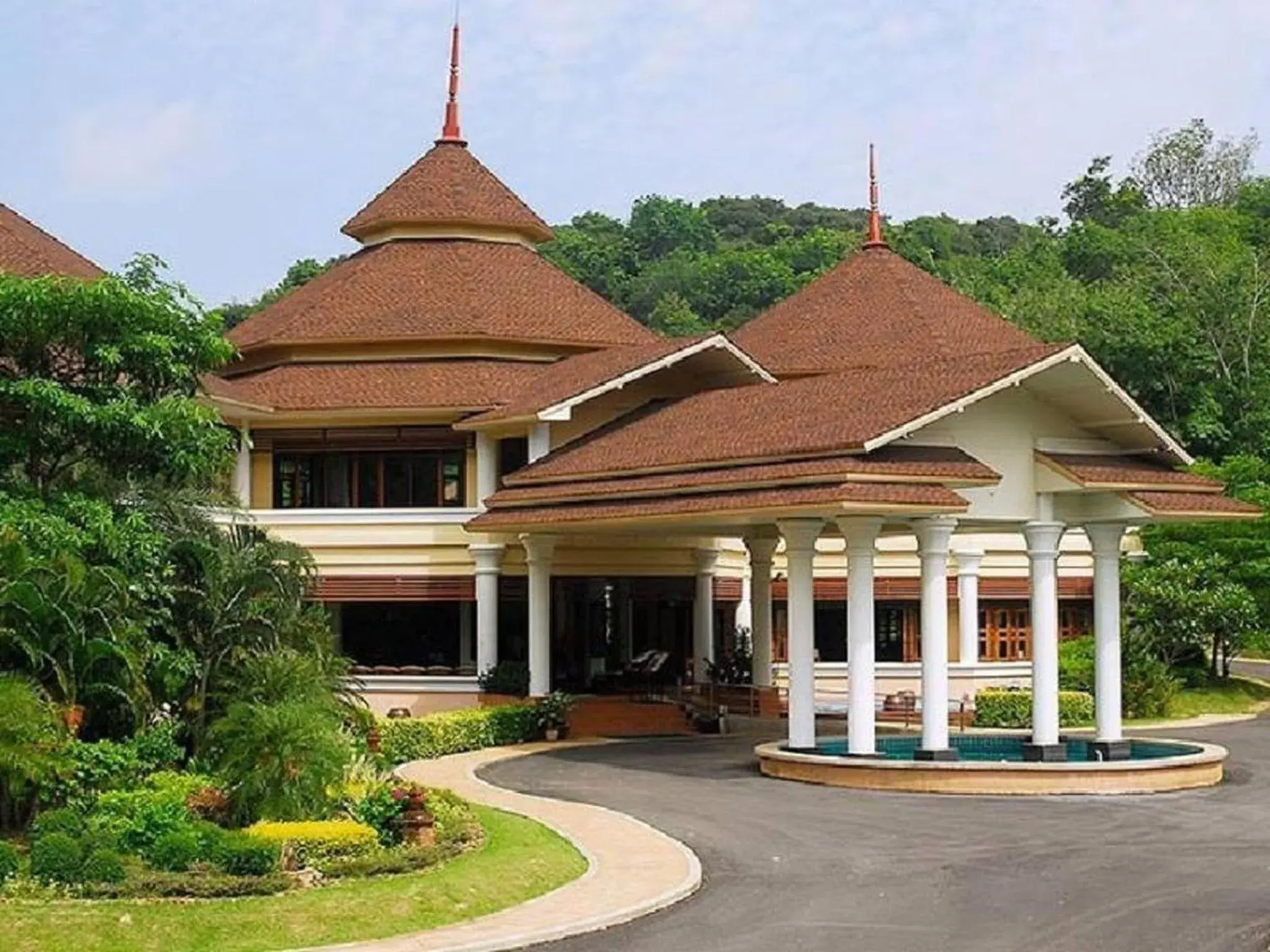 Property building in Hotel and Beach Bungalow at Lanta Resort Property building in Hotel and Beach Bungalow at Lanta Resort