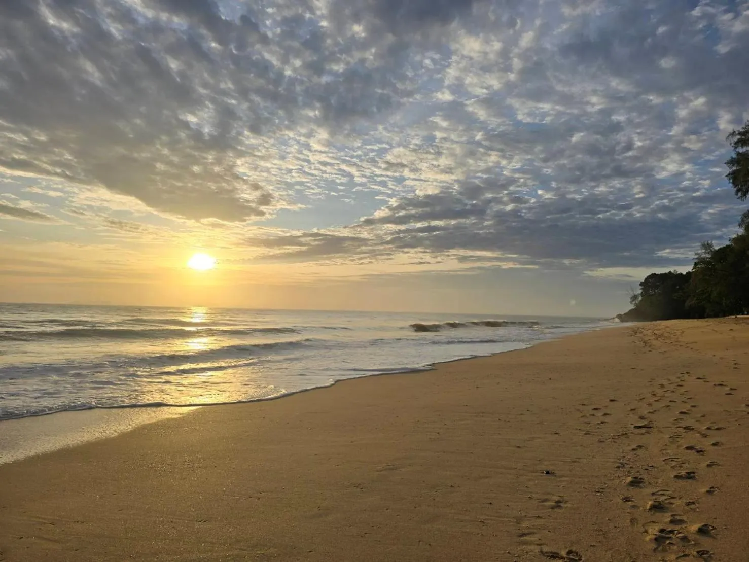 Beach in Hotel and Beach Bungalow at Lanta Resort