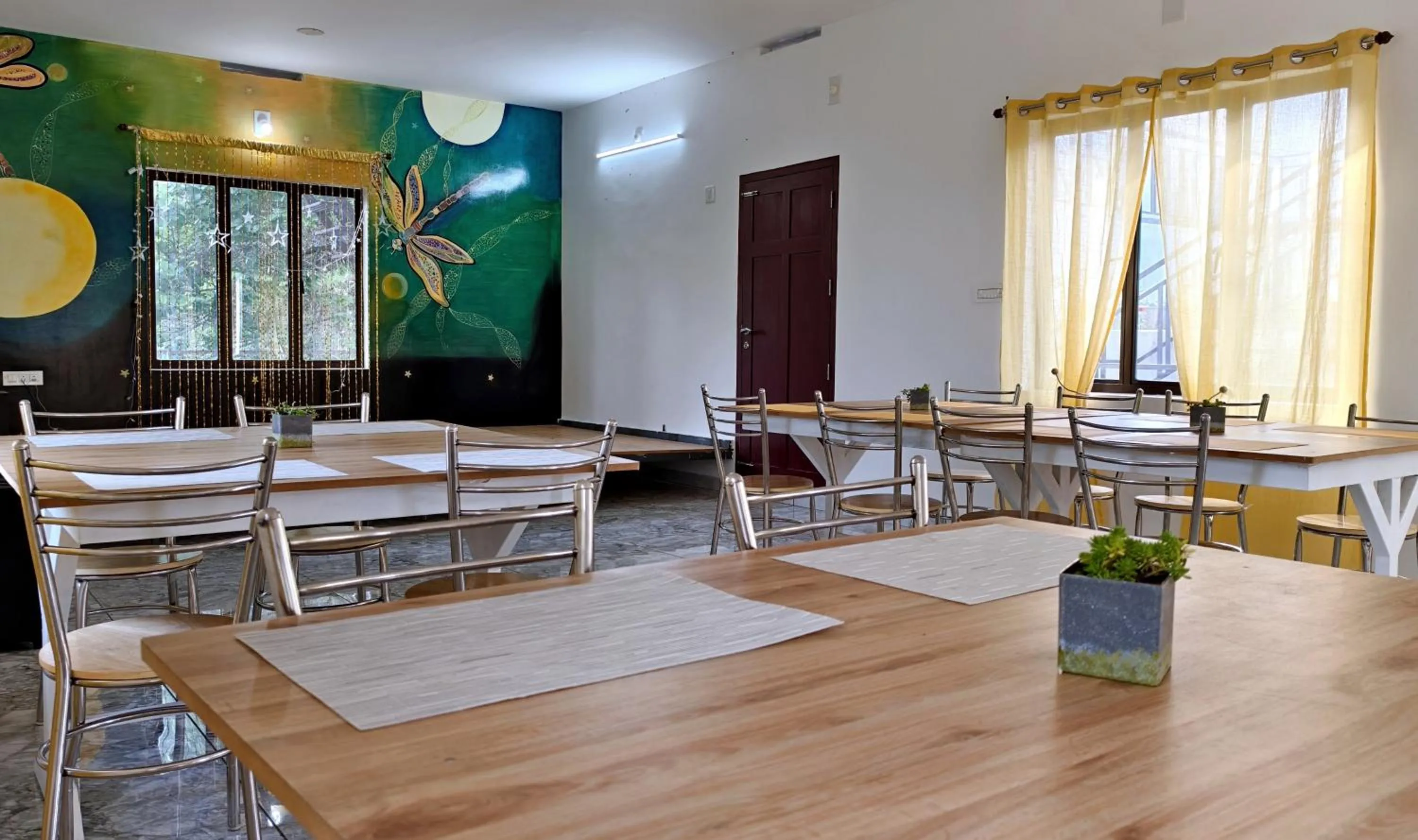 Restaurant/places to eat in Moon Wings Mountain Resort, Kanthalloor