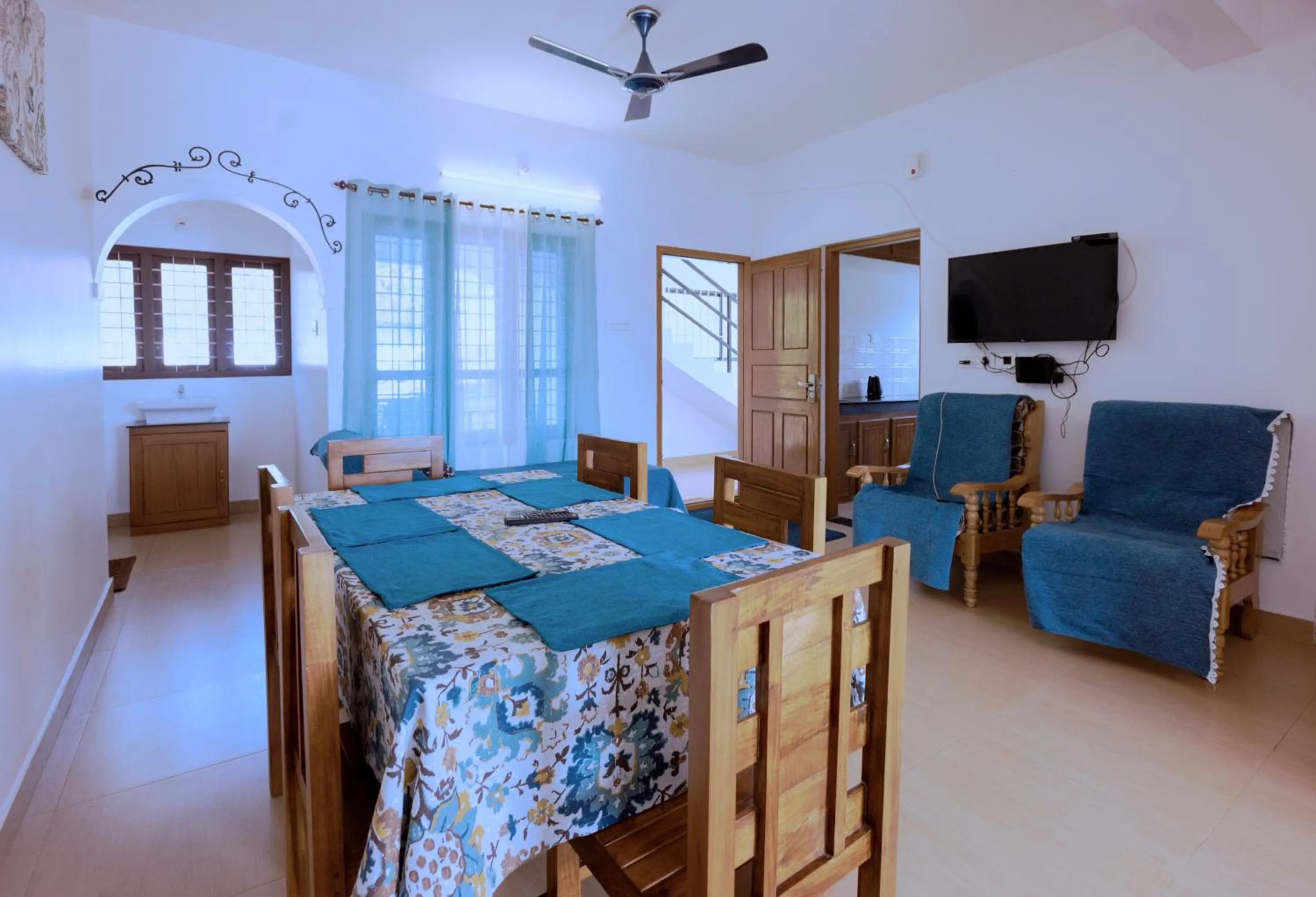 TV and multimedia in Moon Wings Mountain Resort, Kanthalloor