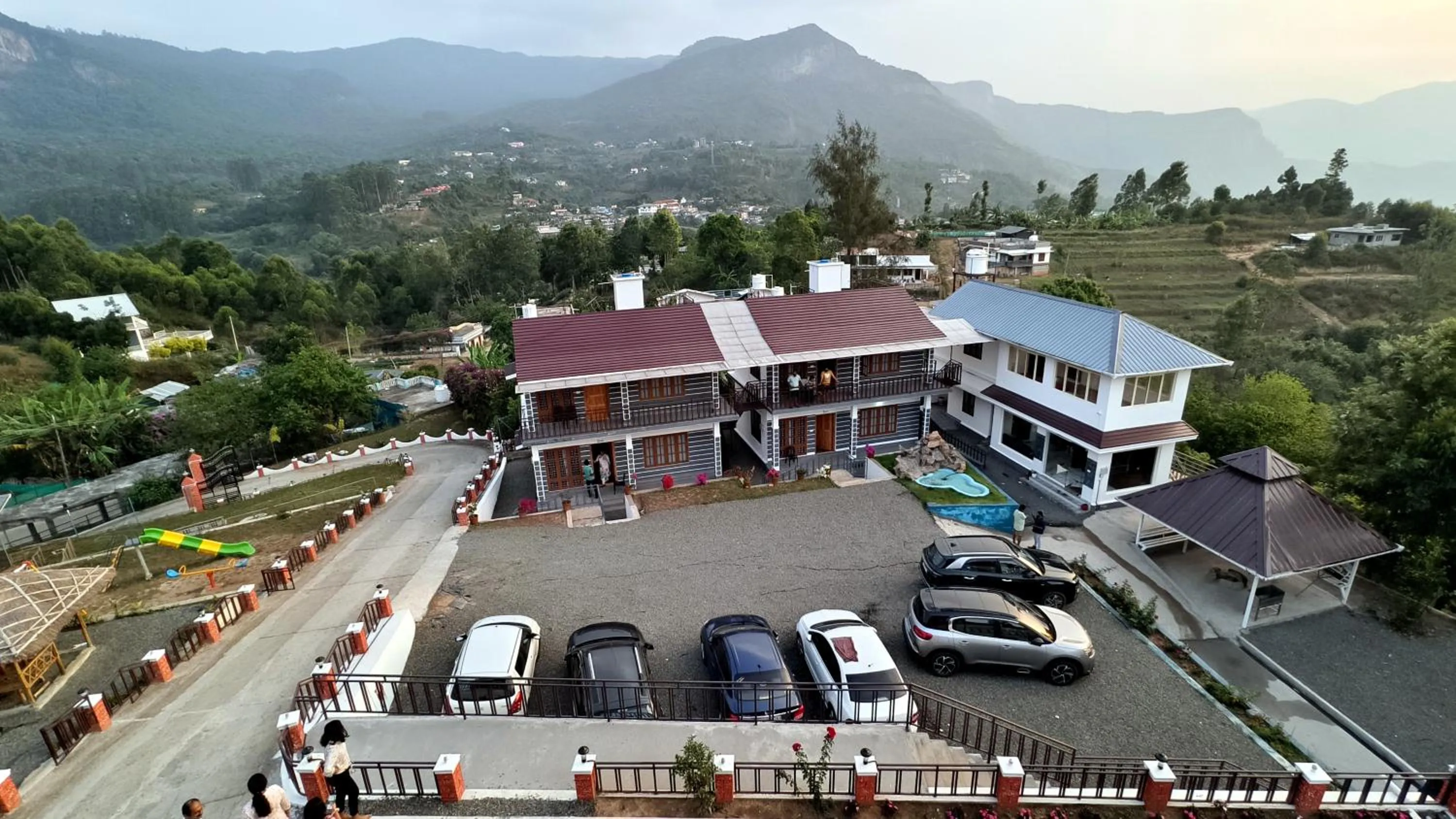 Parking in Moon Wings Mountain Resort, Kanthalloor