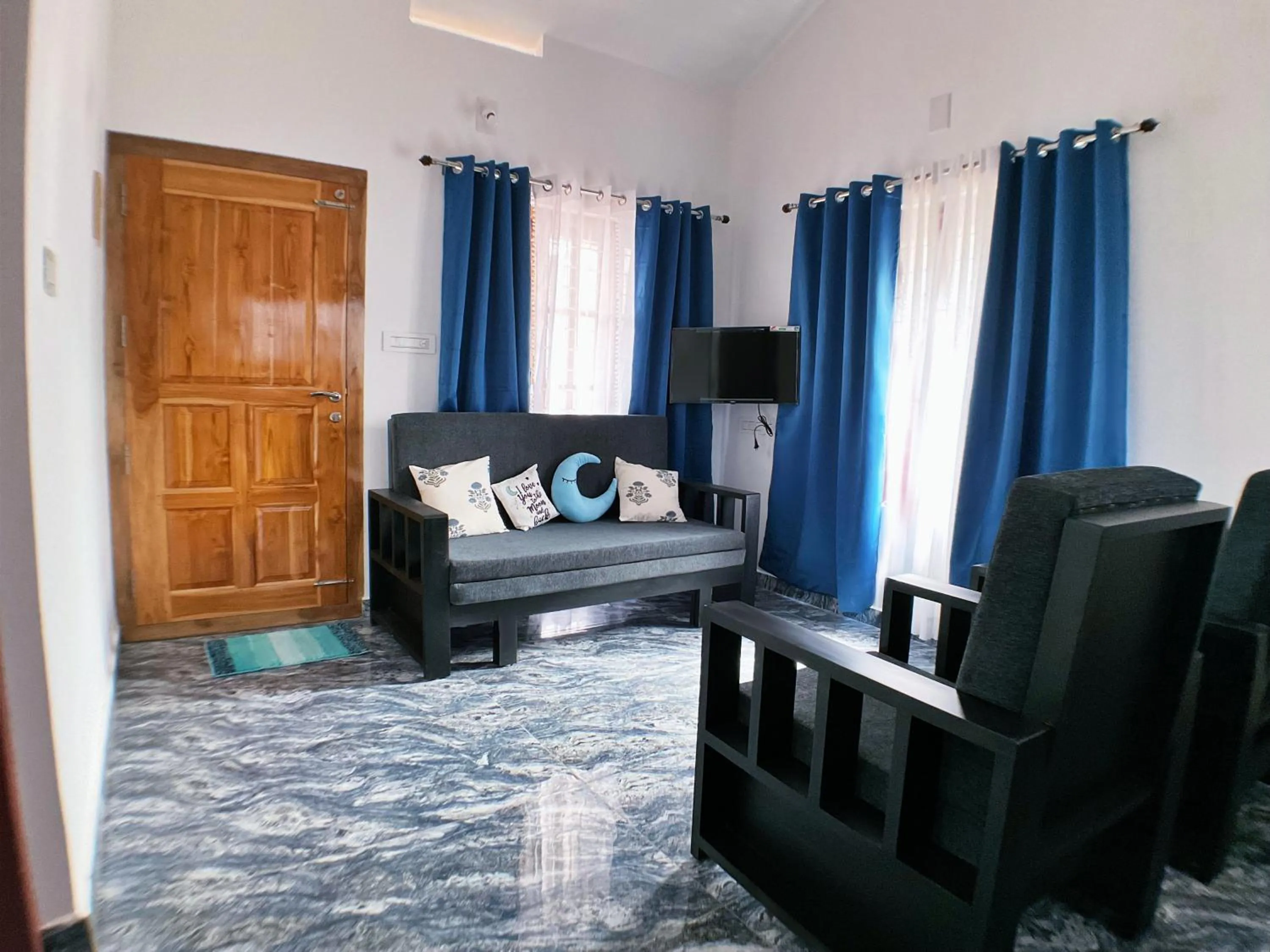 TV and multimedia in Moon Wings Mountain Resort, Kanthalloor