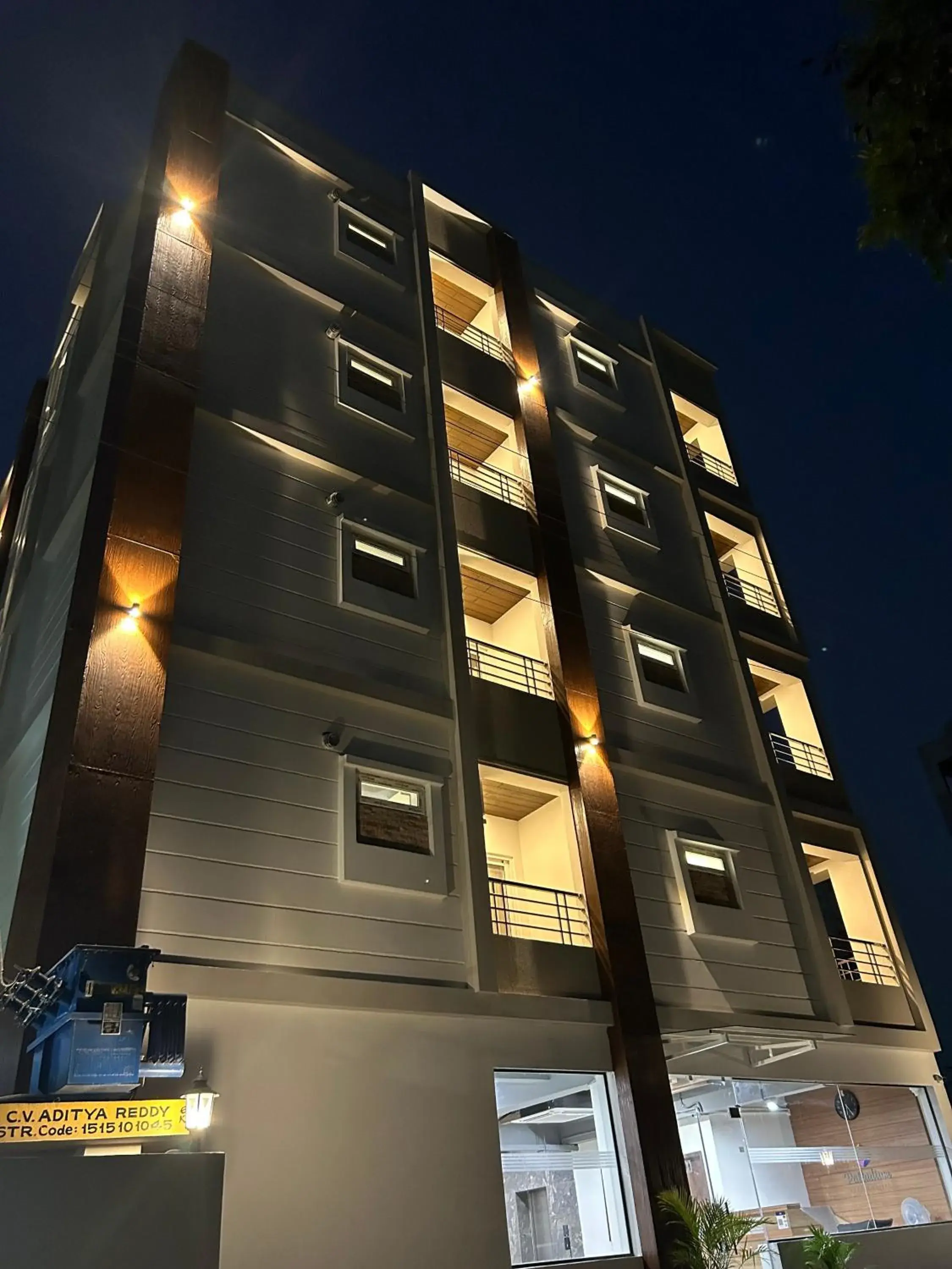 Property building in Palladium Luxury Suites Financial District Unit II Property building in Palladium Luxury Suites Financial District Unit II