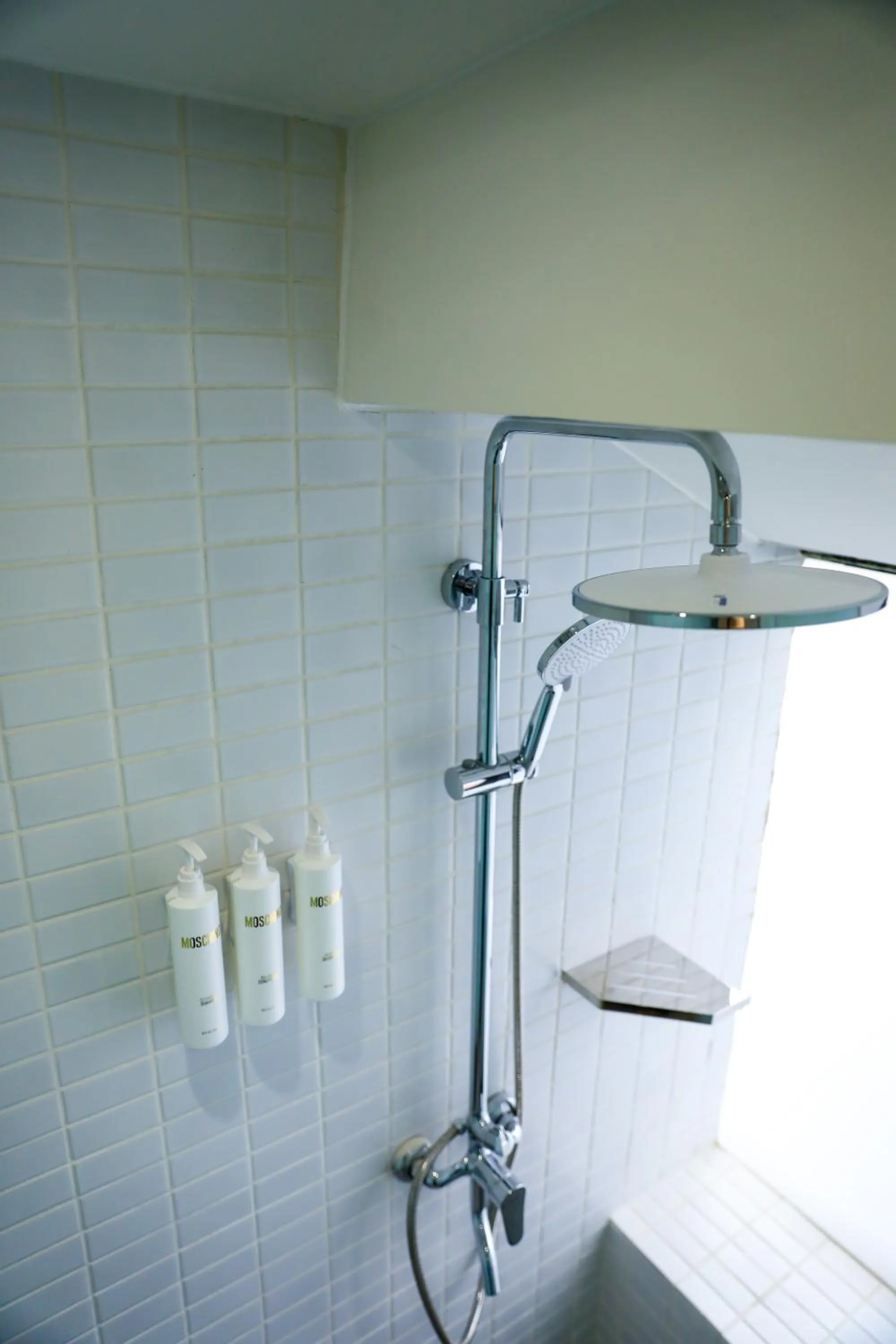 Shower in Wonderwall Ximending