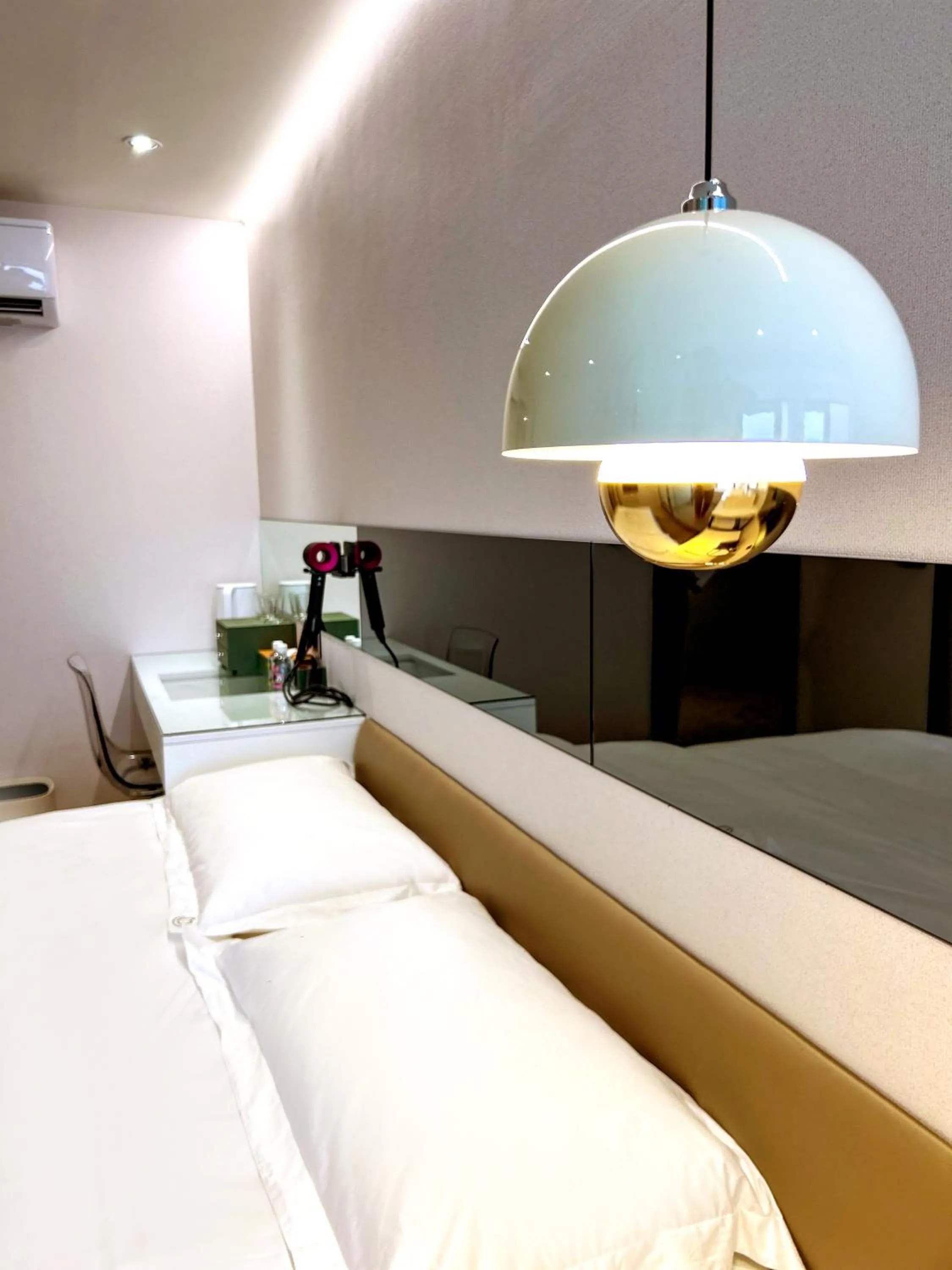 Bed in Wonderwall Ximending