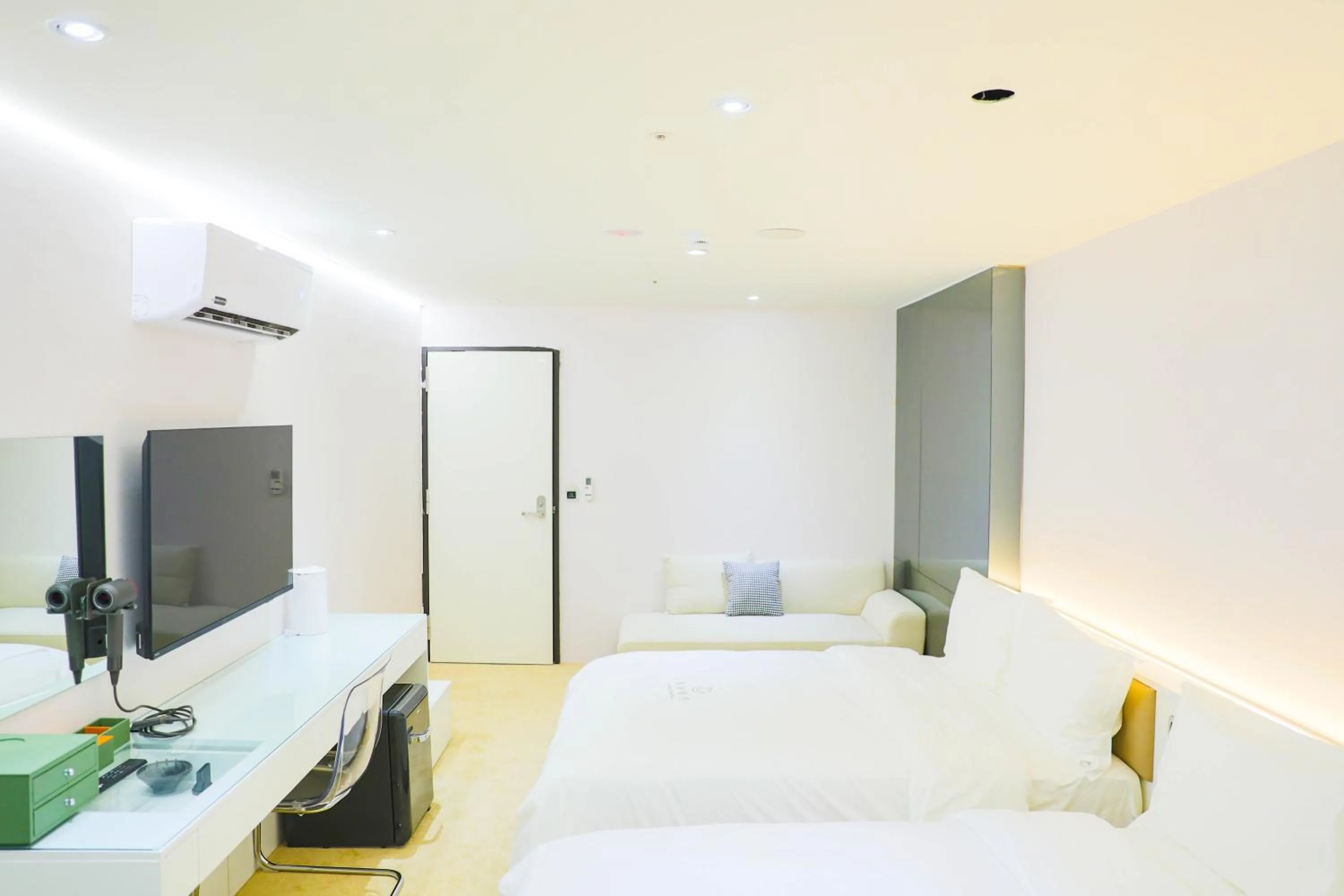 Bed in Wonderwall Ximending