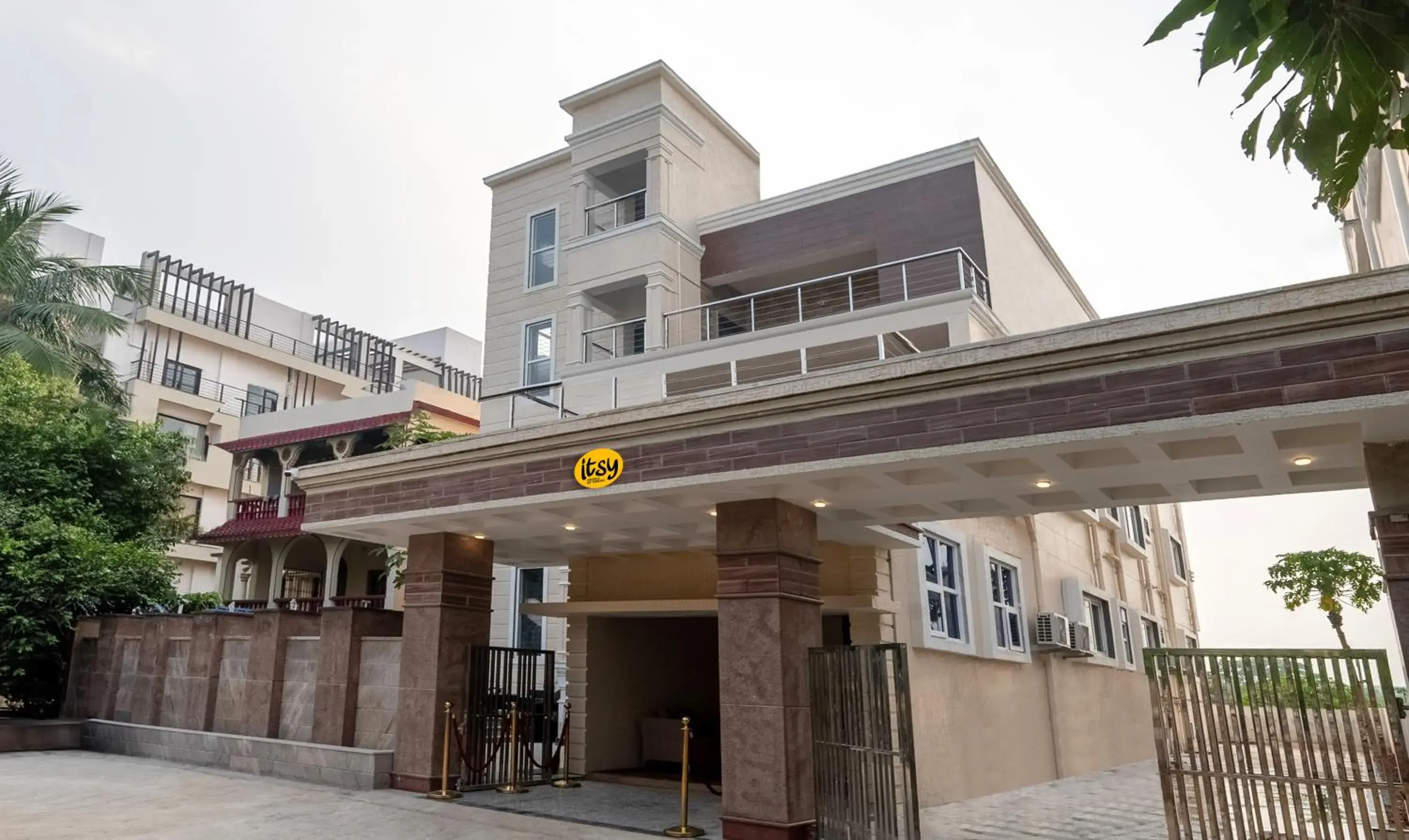 Facade/entrance in Itsy Hotels Greenland Jungle View Facade/entrance in Itsy Hotels Greenland Jungle View