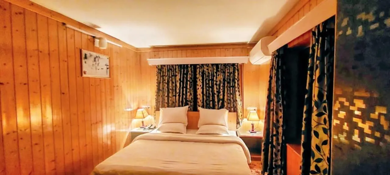 Bathroom, Bed in Ikraam Inn - Boutique Bed & Breakfast