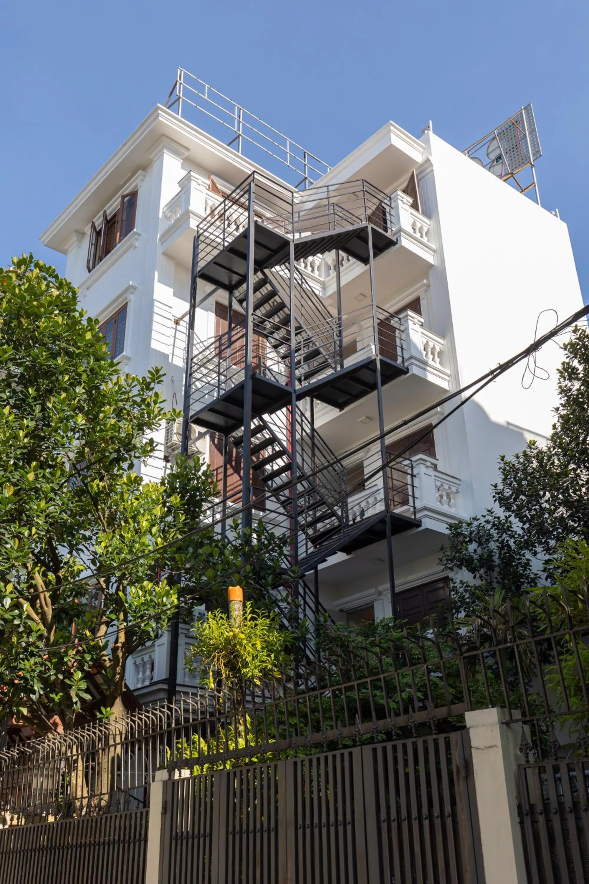 Property building in Royal Hotel Sài Đồng - Long Biên