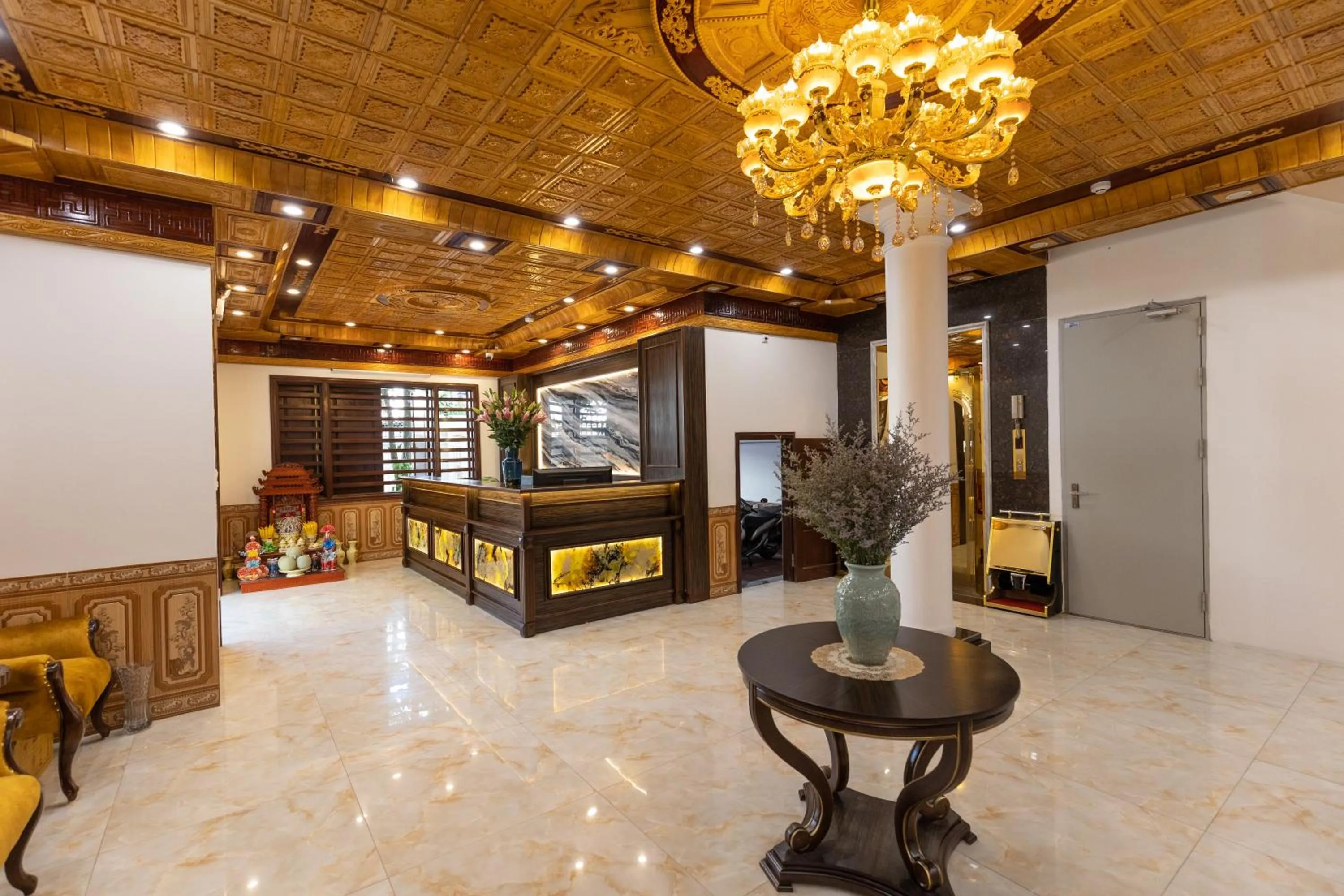 Lobby or reception in Royal Hotel Sài Đồng - Long Biên