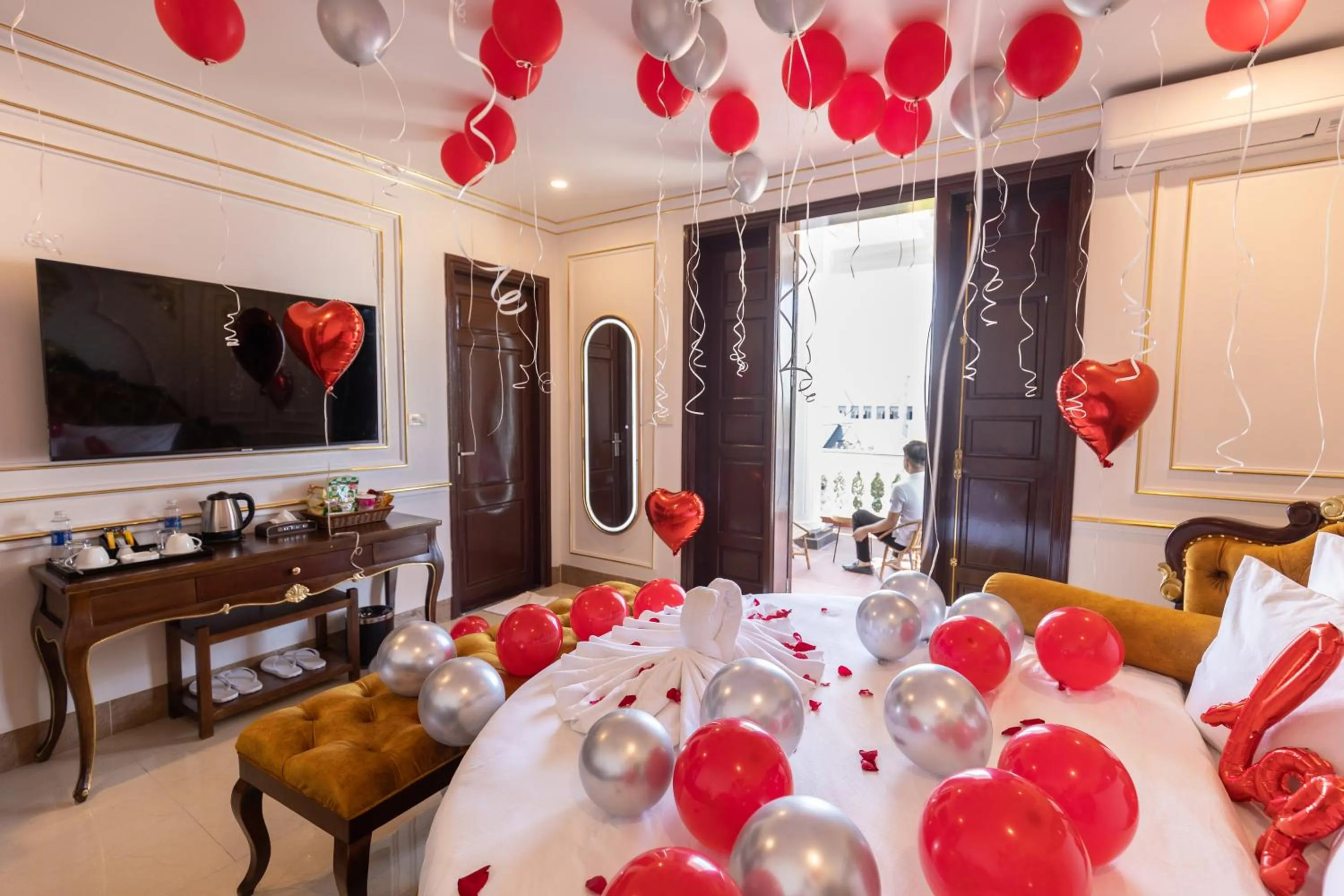 Decorative detail in Royal Hotel Sài Đồng - Long Biên