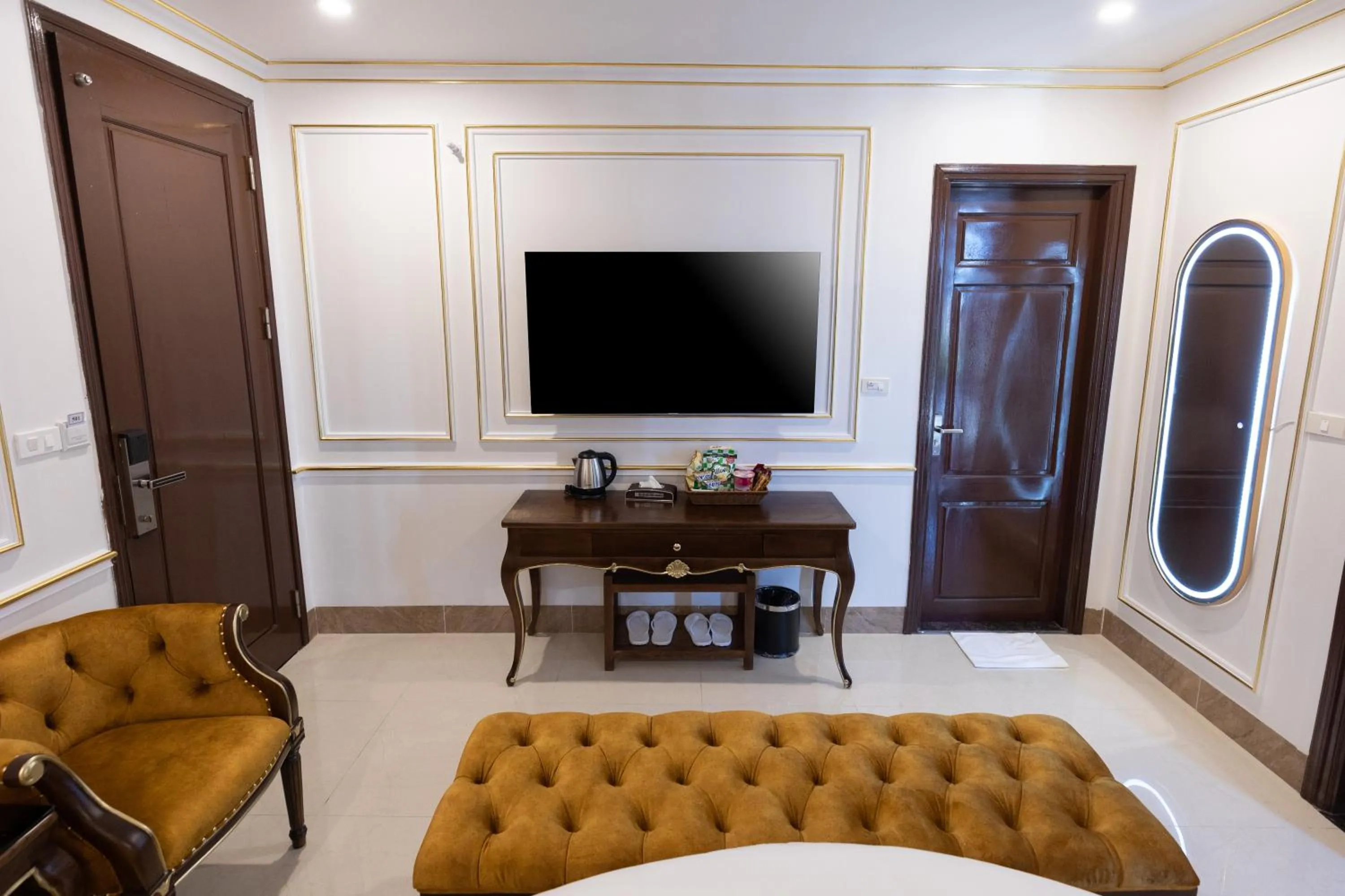 TV and multimedia in Royal Hotel Sài Đồng - Long Biên