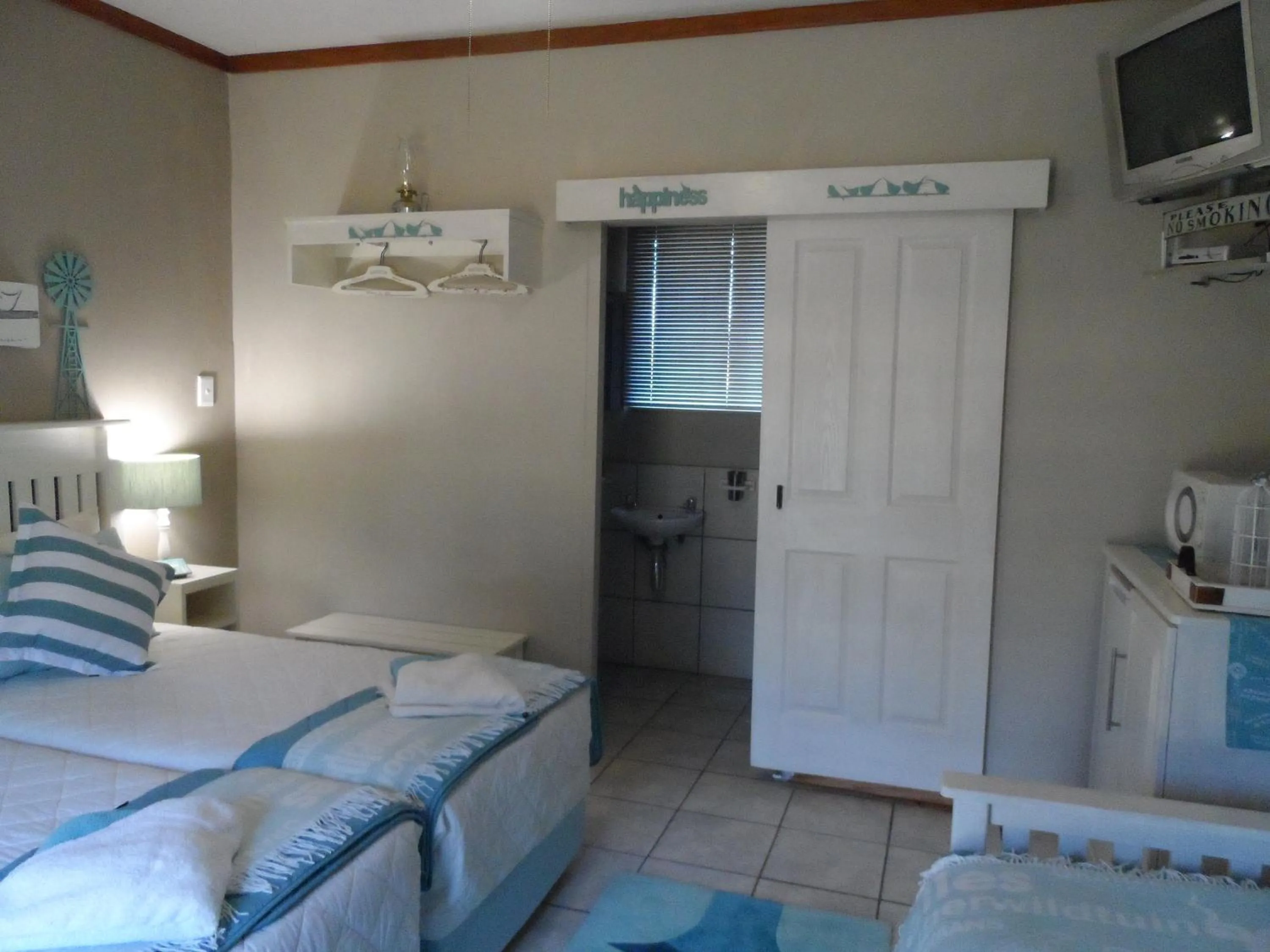 Photo of the whole room, Bed in A Cherry Lane Self Catering and B&B