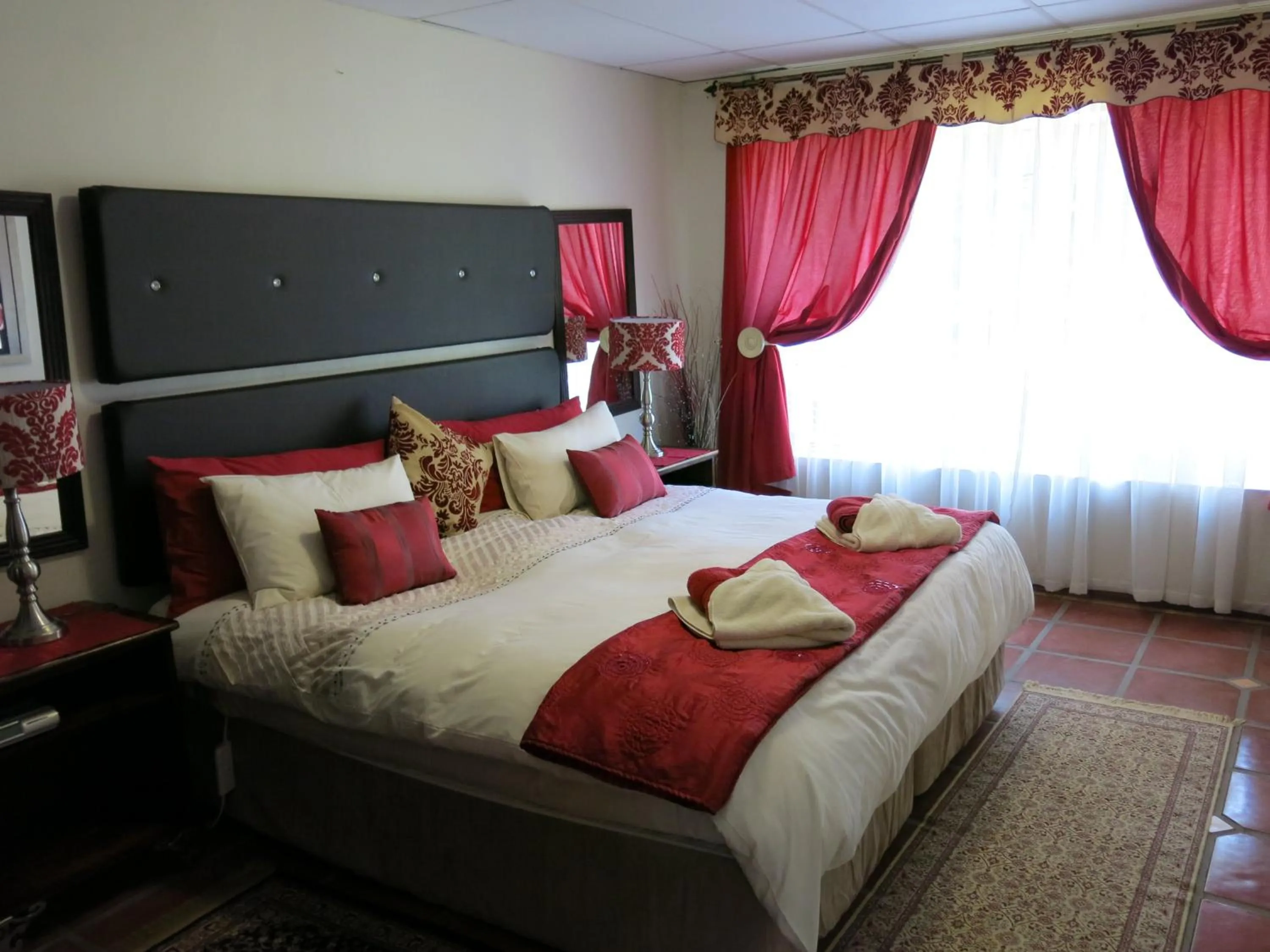 Photo of the whole room, Bed in A Cherry Lane Self Catering and B&B
