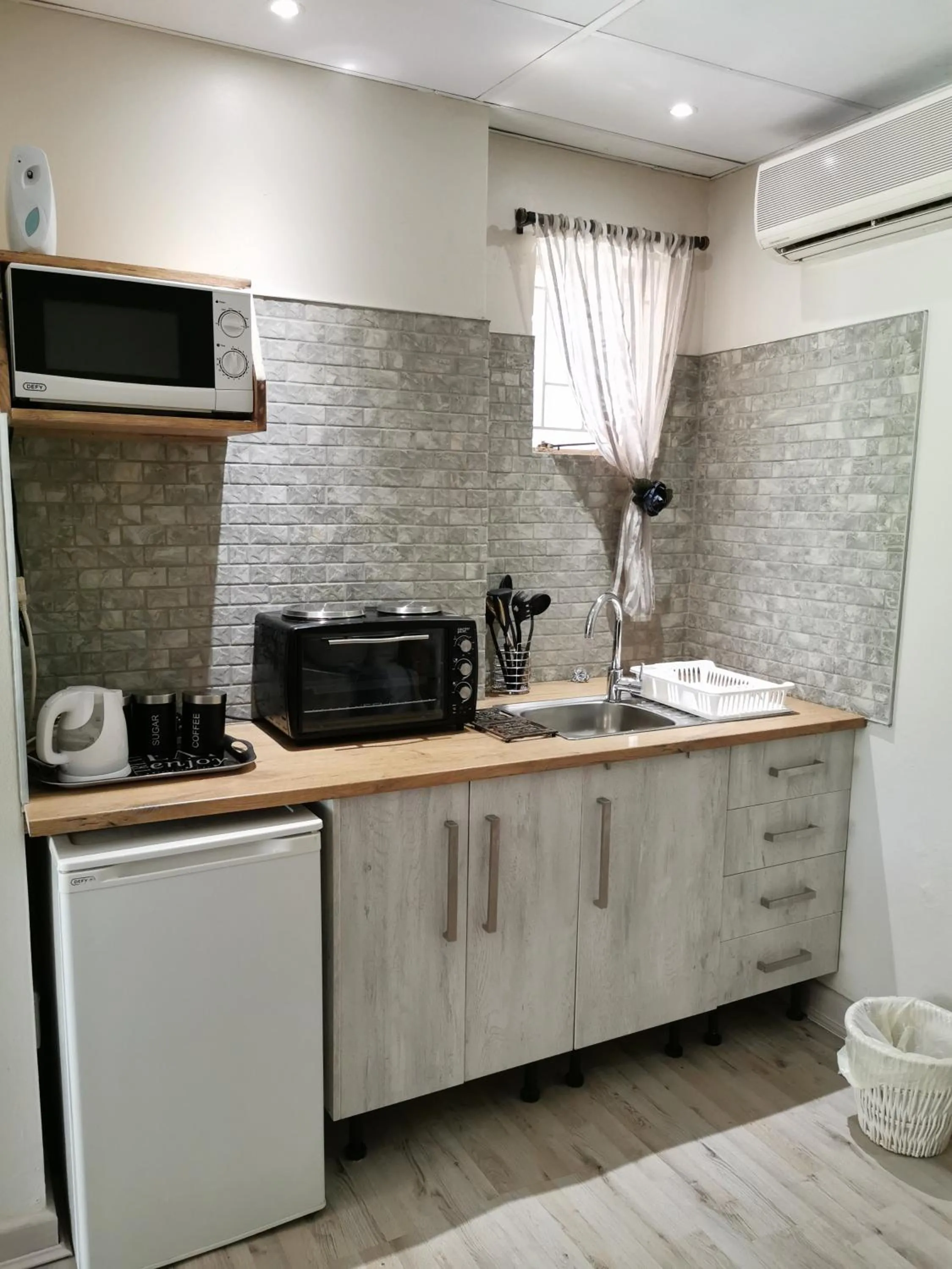 Coffee/tea facilities in A Cherry Lane Self Catering and B&B